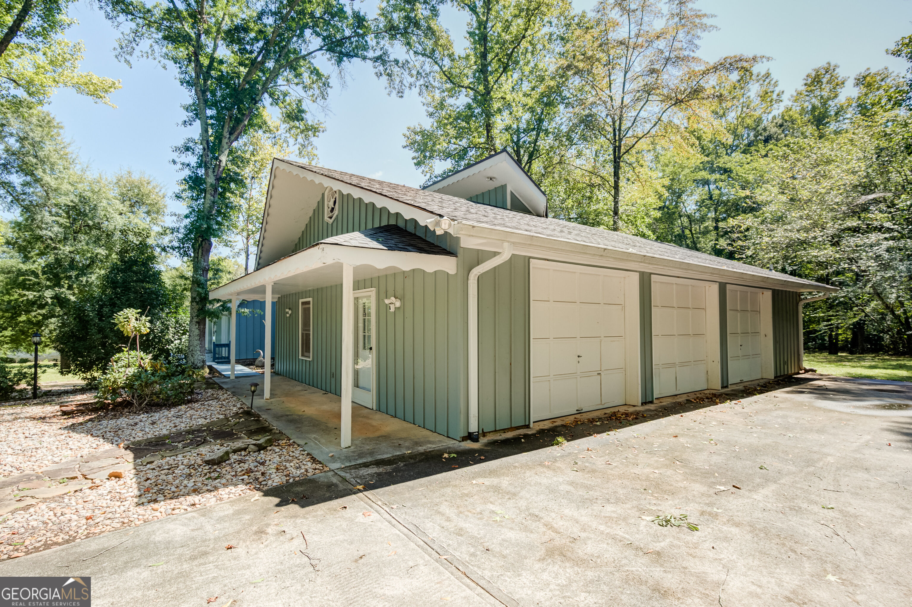 215 Wessmanor Drive Property Photo 5