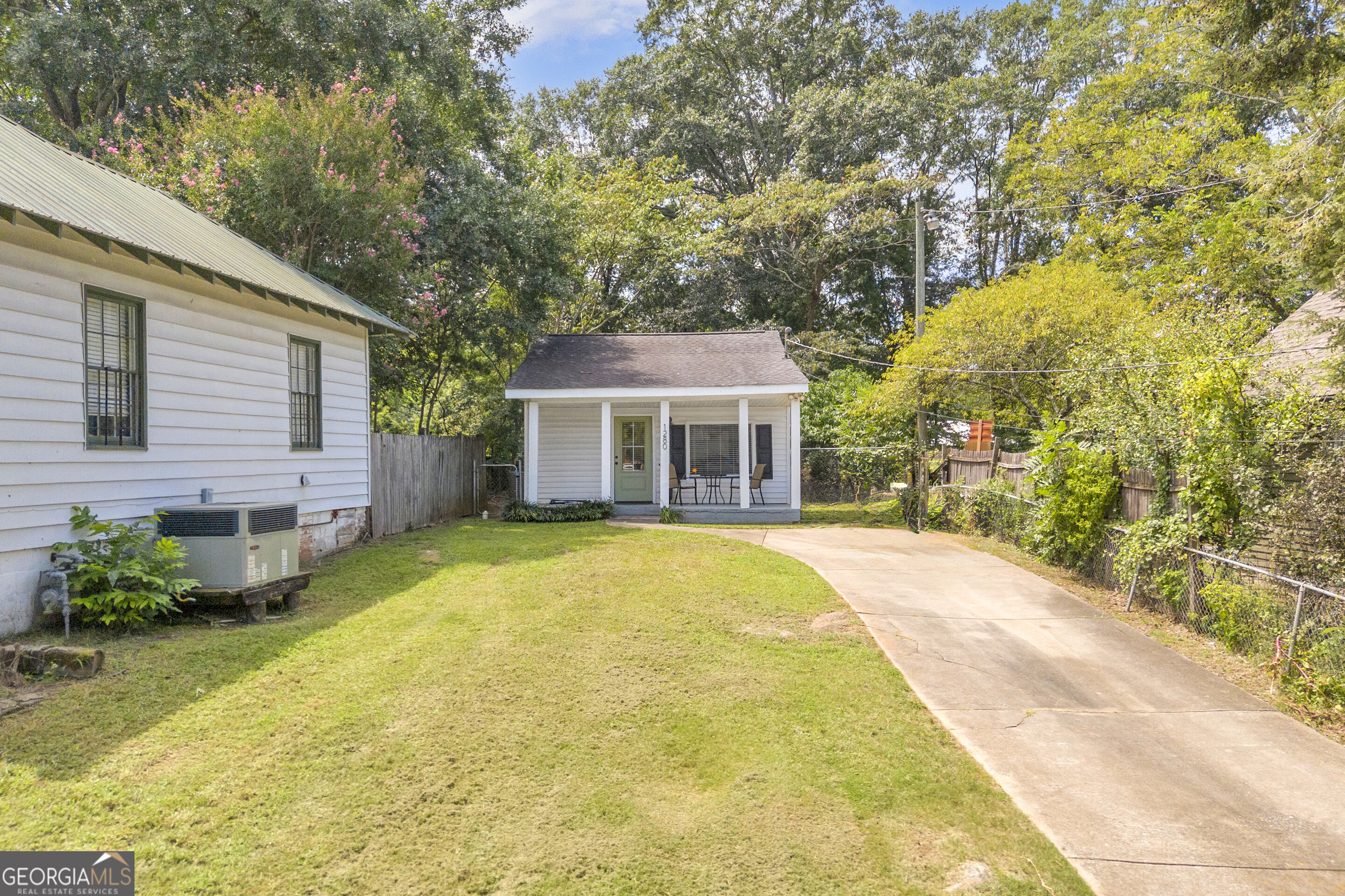 1280 E Broad Street Property Photo 4