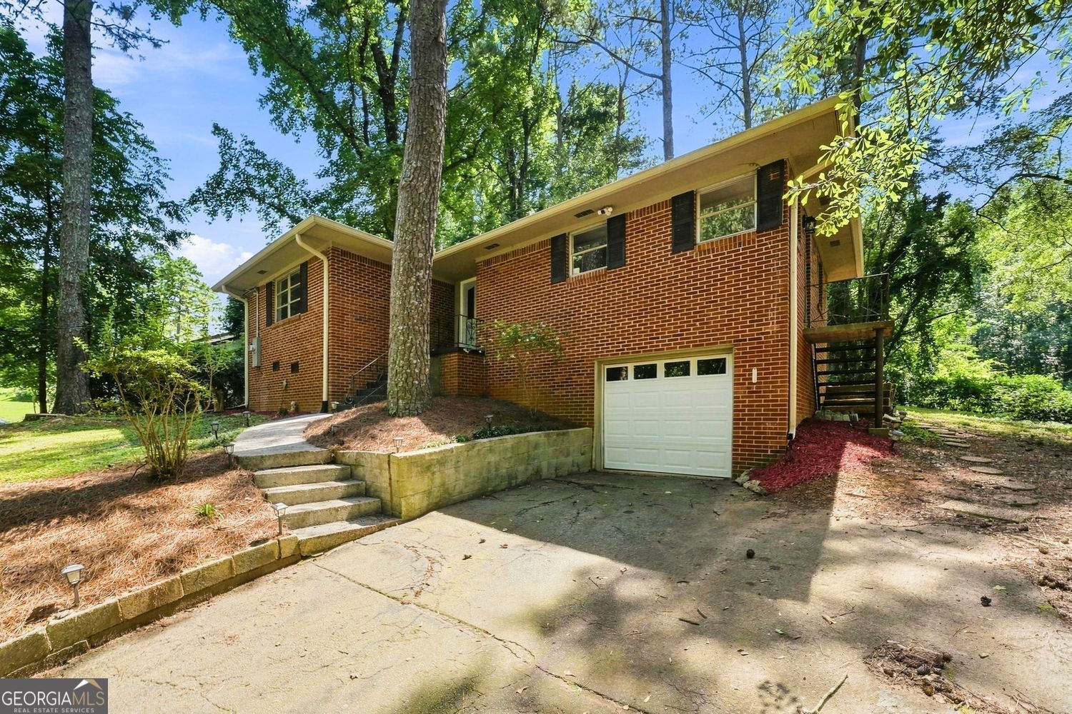 128 Dickson Court Property Photo 1