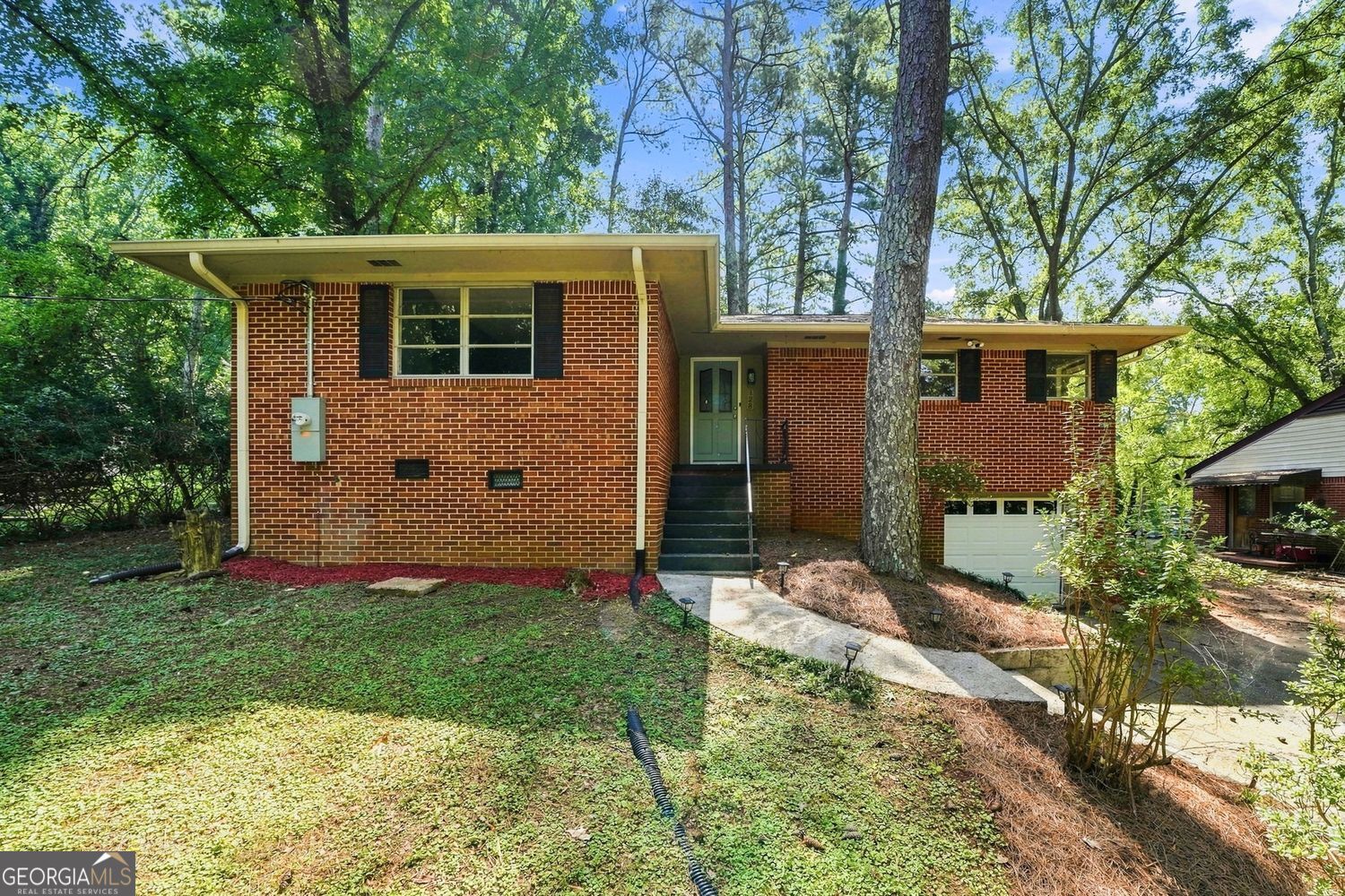 128 Dickson Court Property Photo 2
