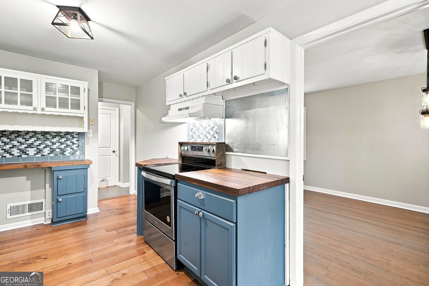 128 Dickson Court Property Photo 20