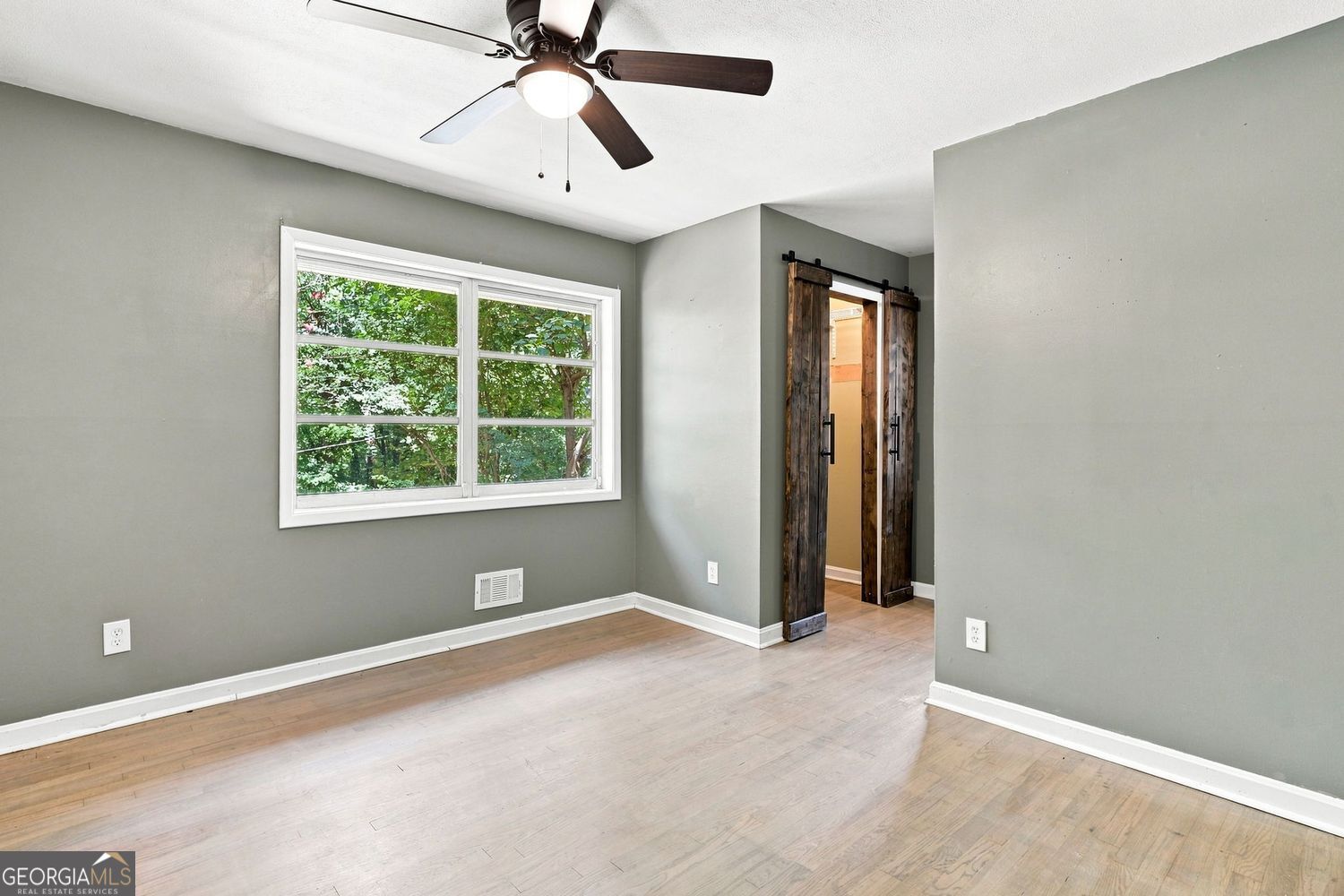 128 Dickson Court Property Photo 23