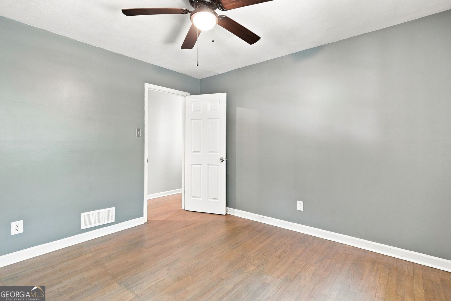 128 Dickson Court Property Photo 24