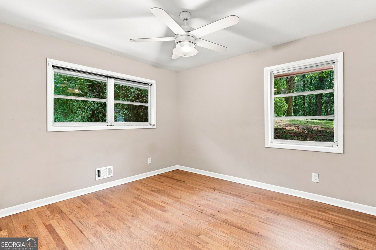 128 Dickson Court Property Photo 28