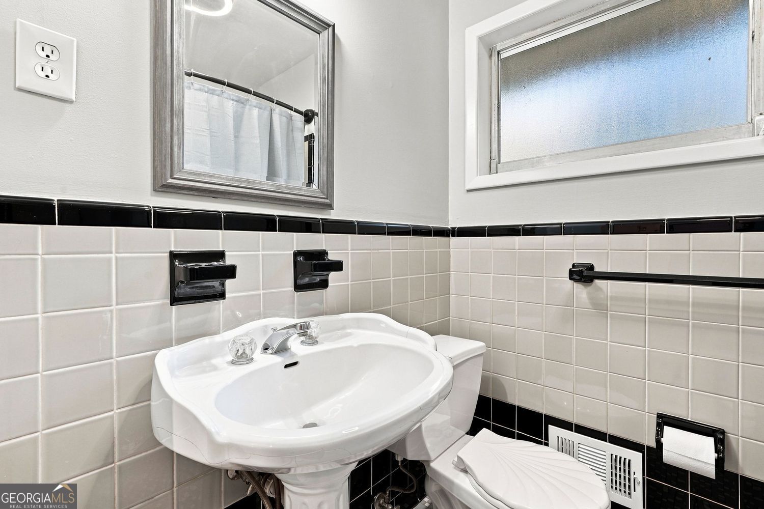 128 Dickson Court Property Photo 32