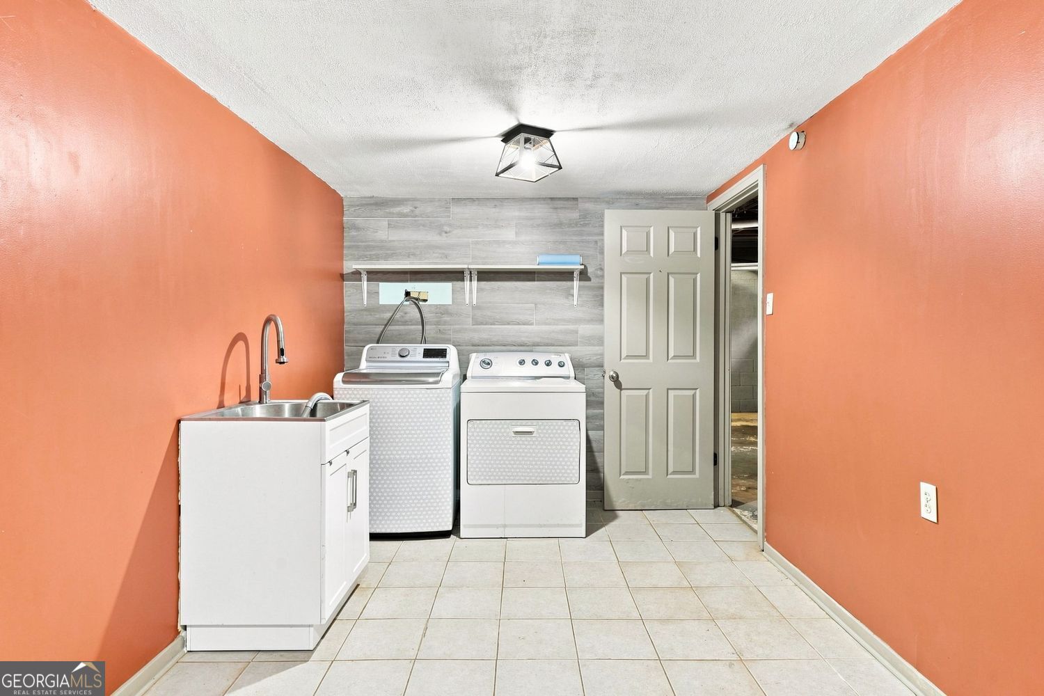 128 Dickson Court Property Photo 36
