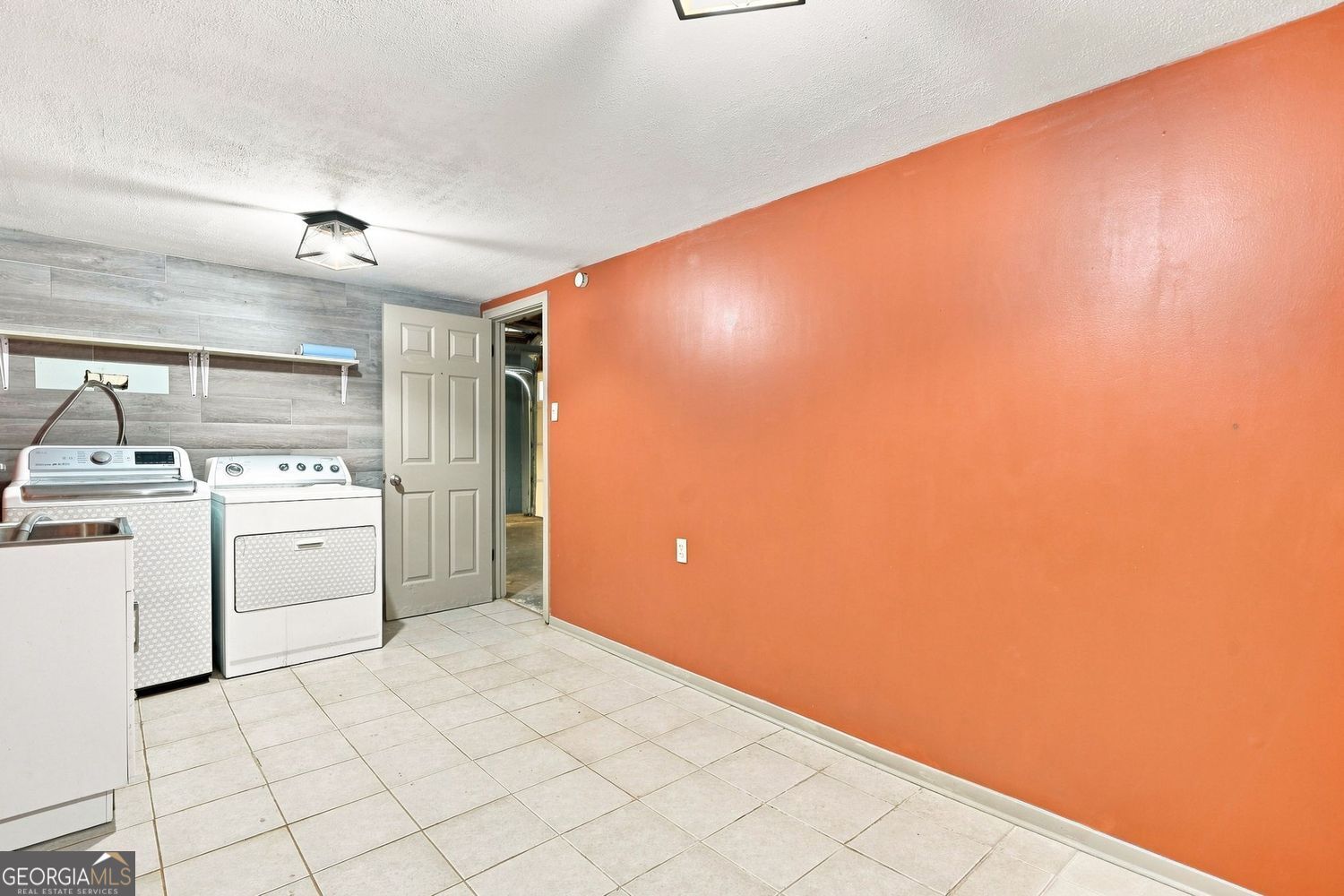 128 Dickson Court Property Photo 37