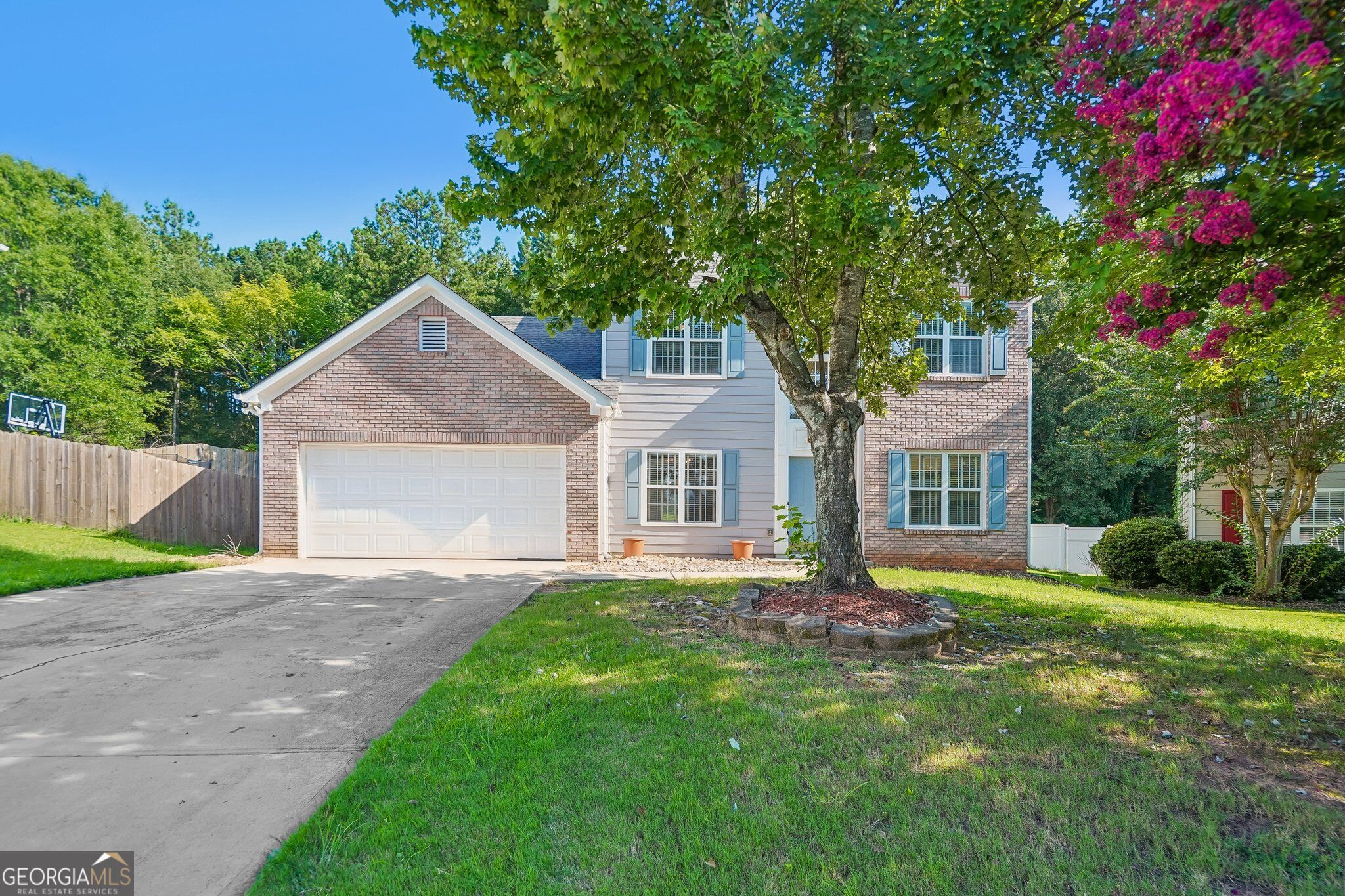 382 SILVERTHORN Drive Property Photo 1