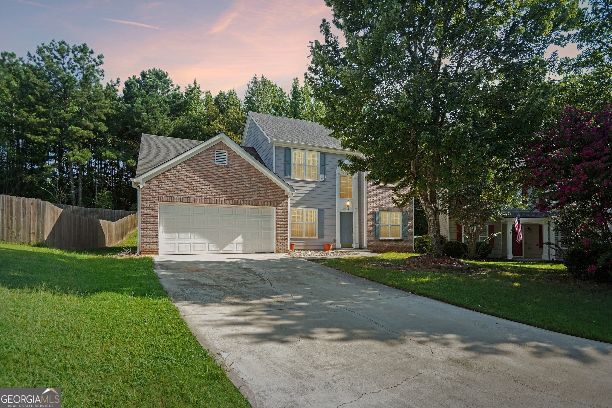 382 Silverthorn Drive Property Photo 3