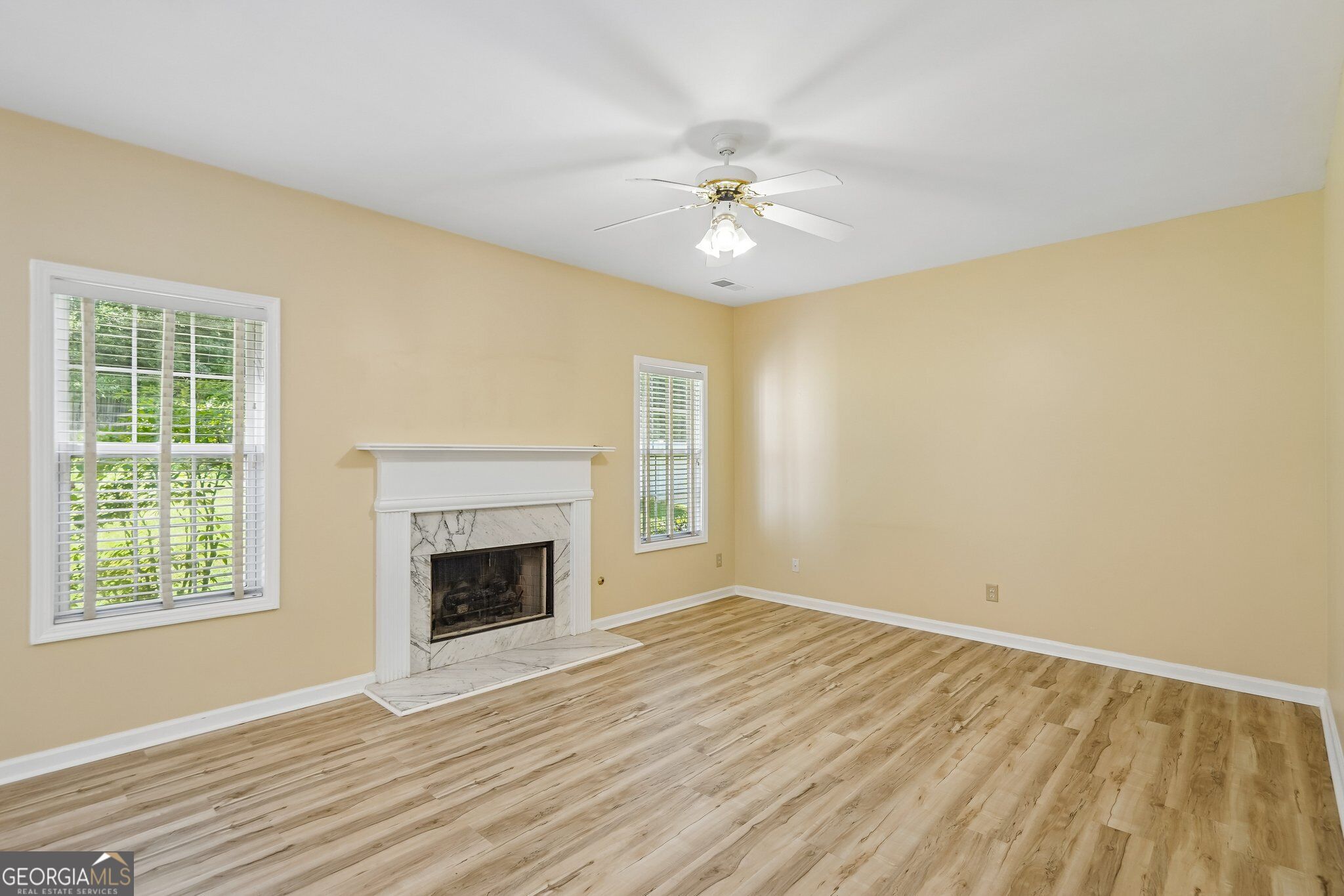 382 Silverthorn Drive Property Photo 7