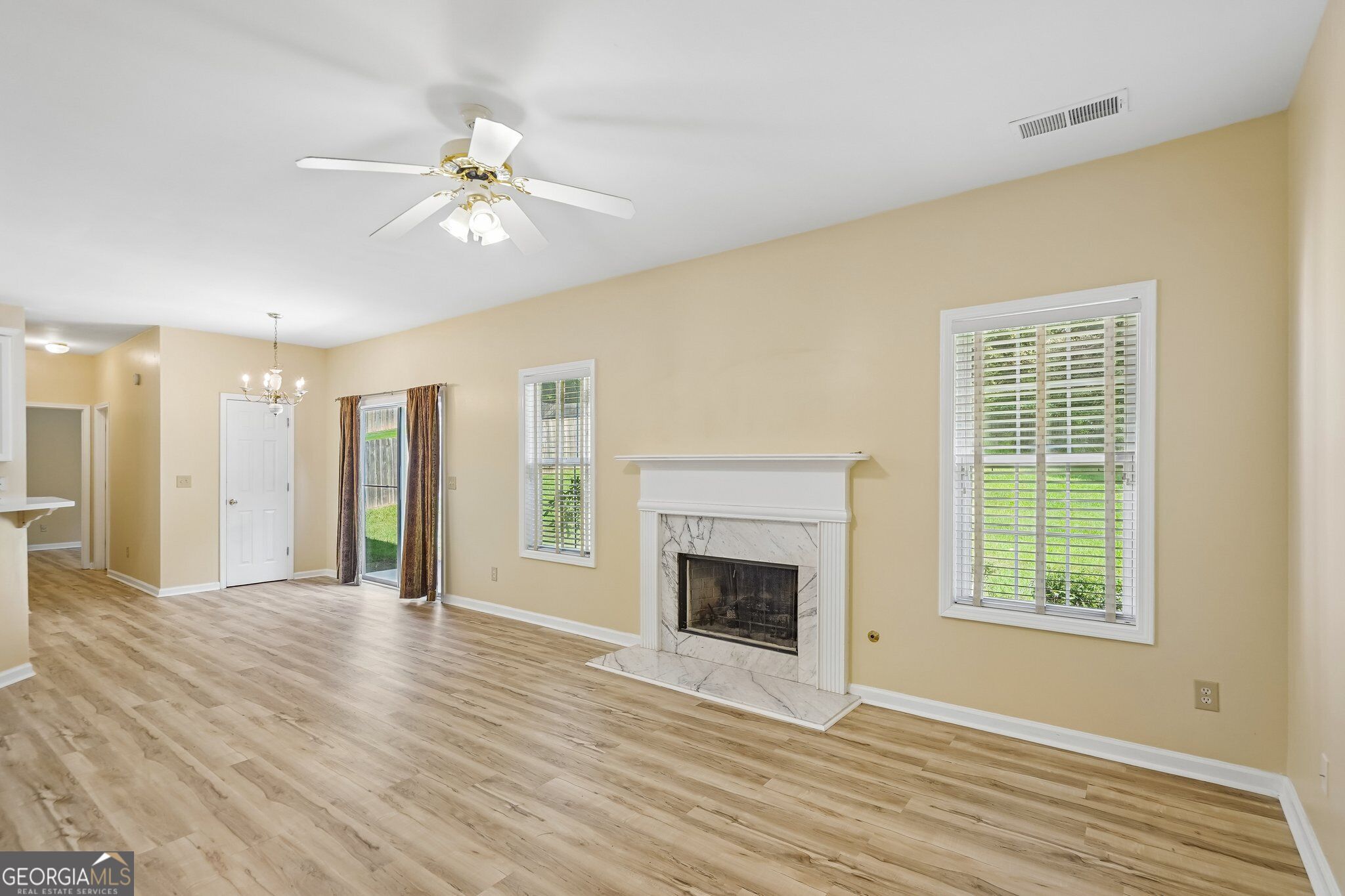 382 Silverthorn Drive Property Photo 8