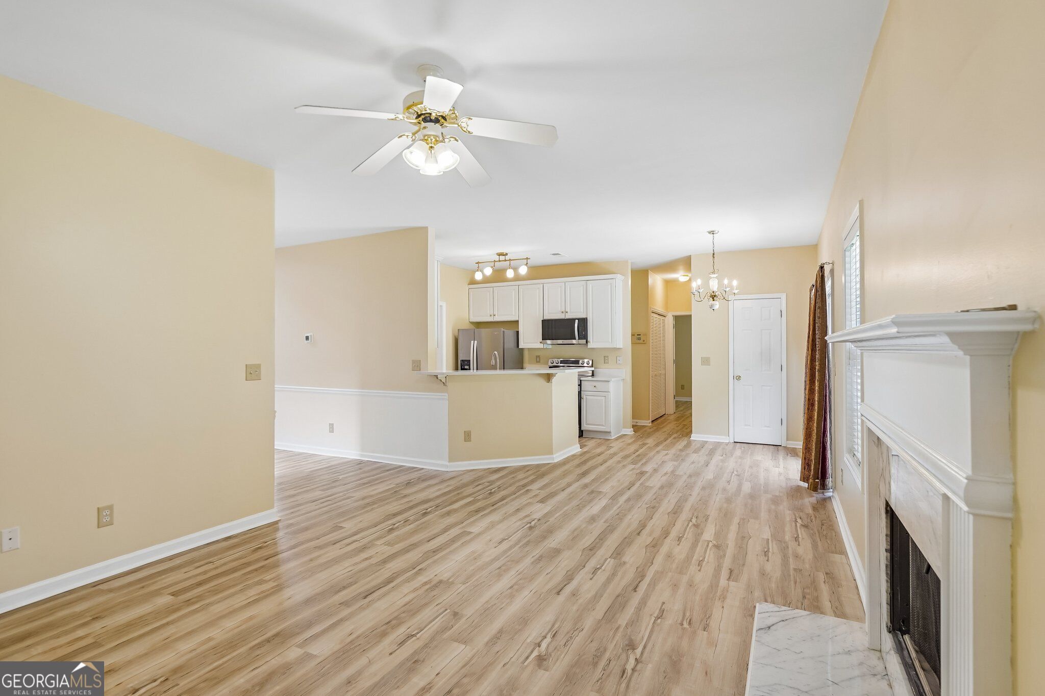 382 Silverthorn Drive Property Photo 9
