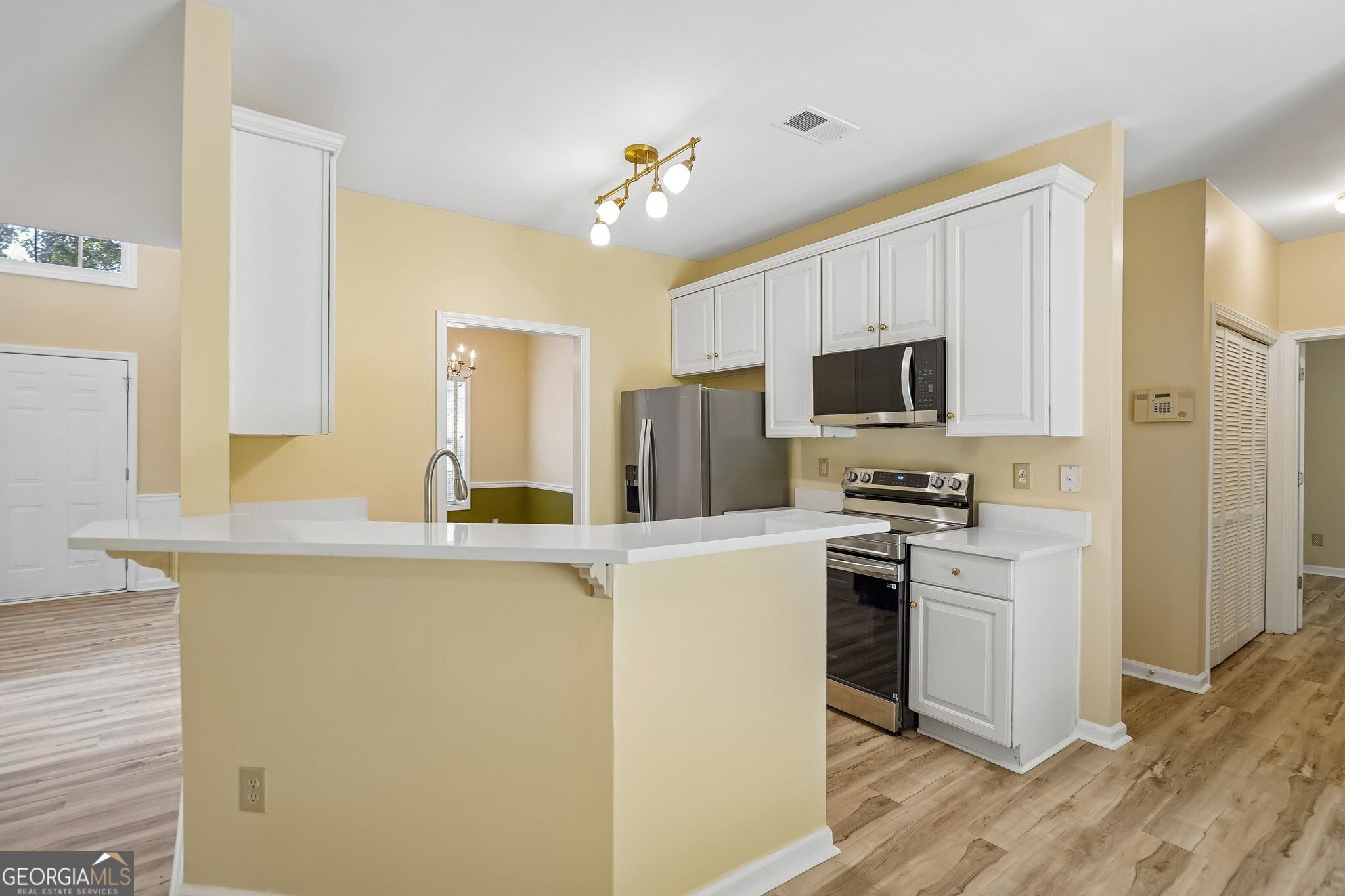 382 Silverthorn Drive Property Photo 13