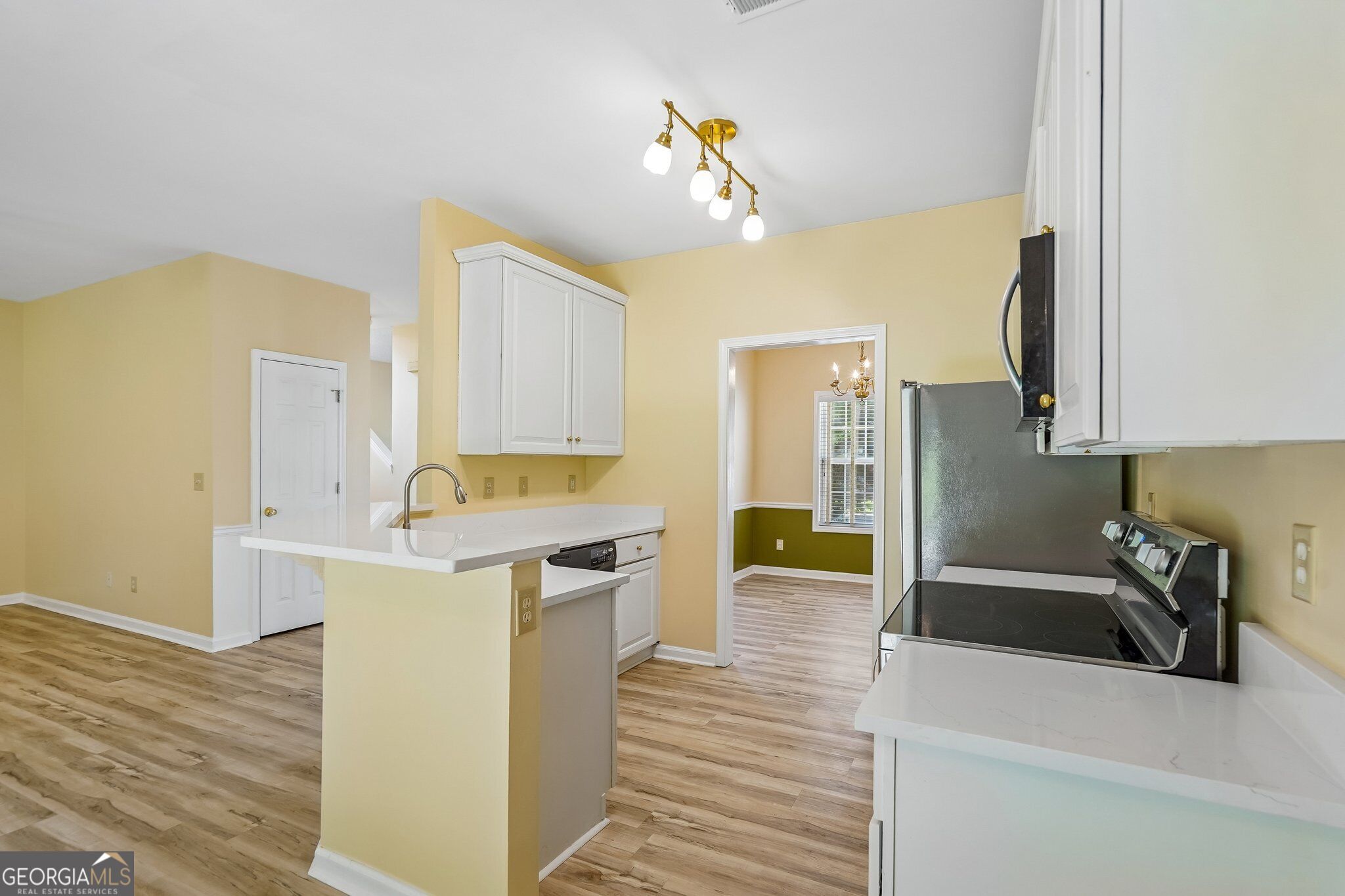382 Silverthorn Drive Property Photo 14