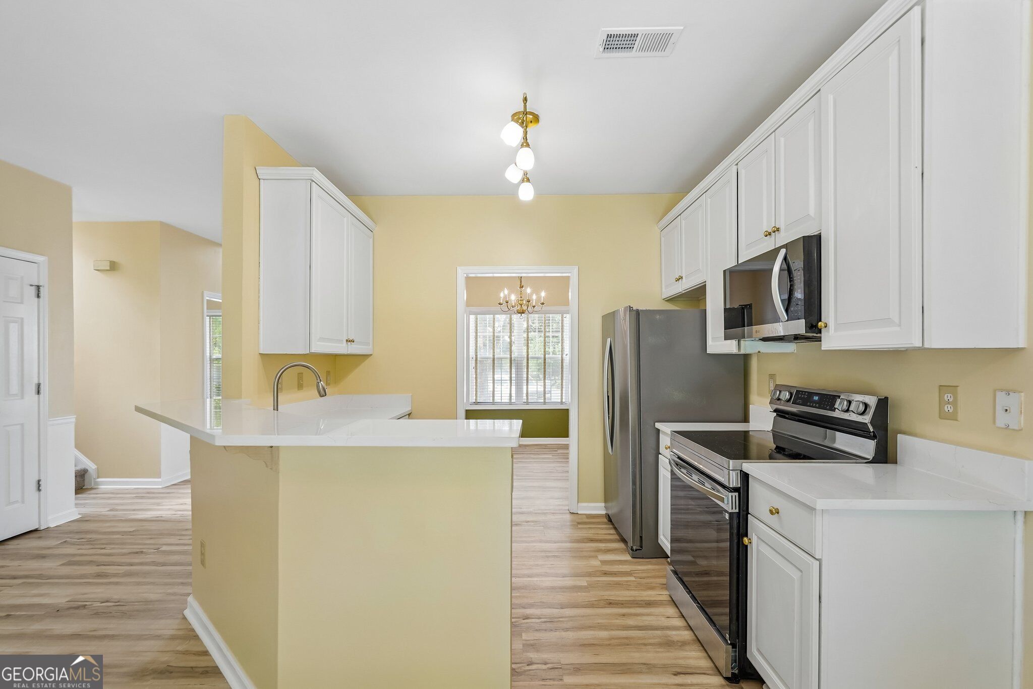 382 Silverthorn Drive Property Photo 15