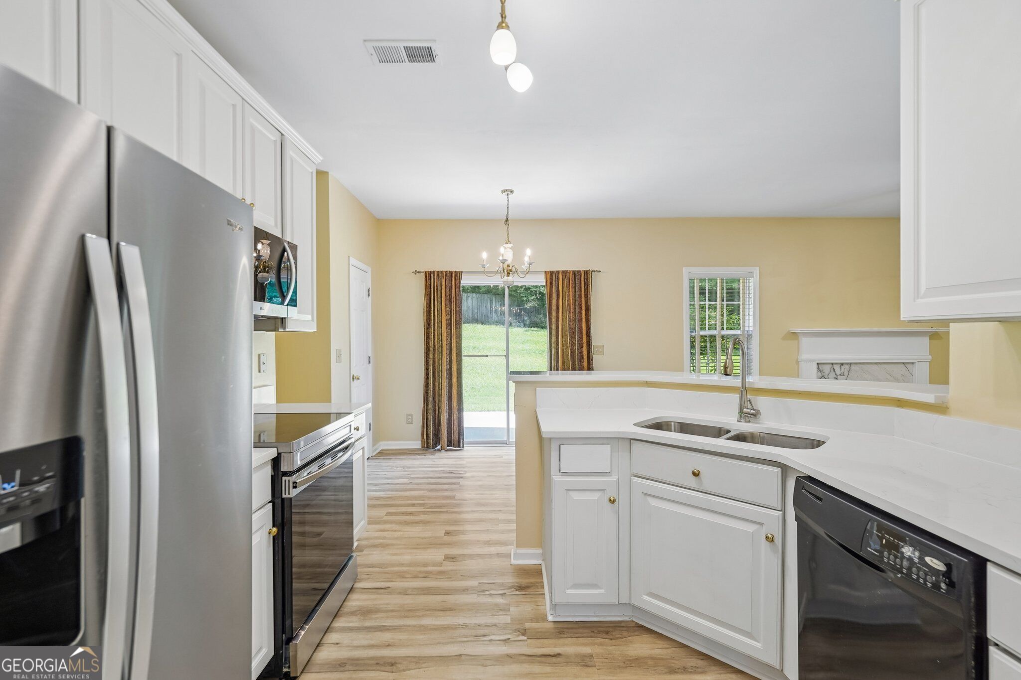 382 Silverthorn Drive Property Photo 16