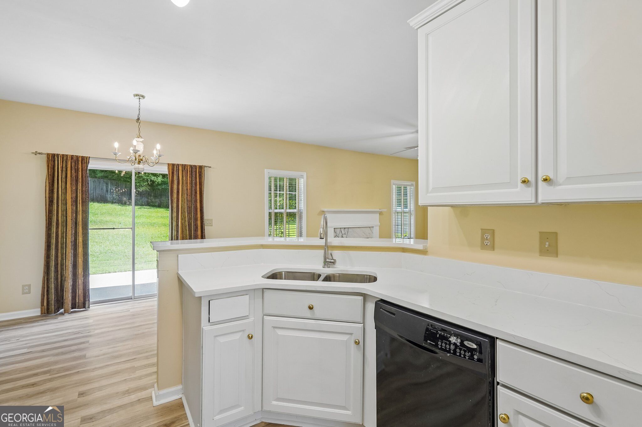382 Silverthorn Drive Property Photo 17