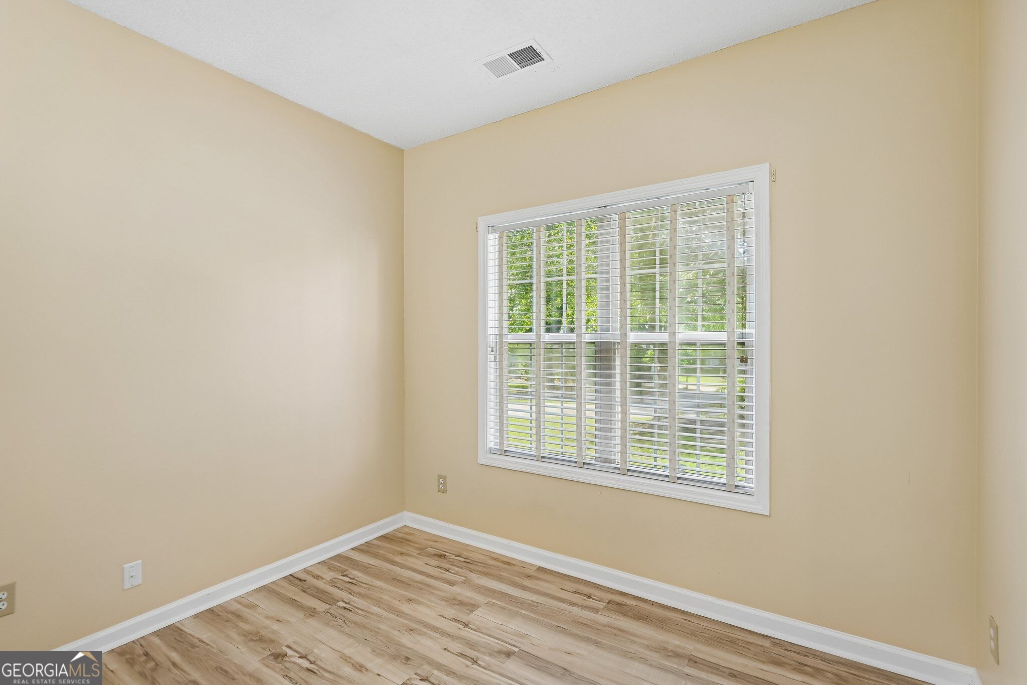 382 Silverthorn Drive Property Photo 21
