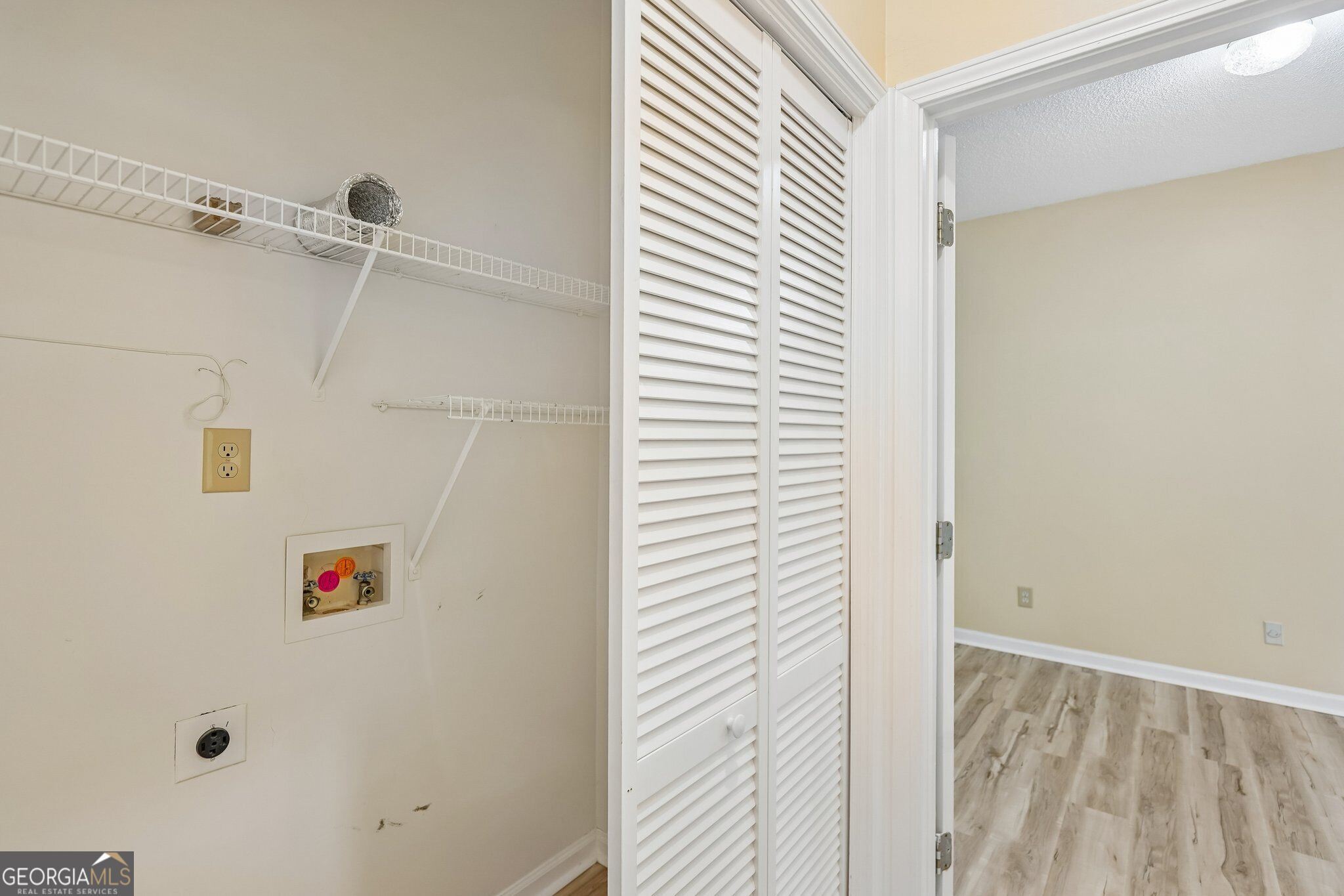 382 Silverthorn Drive Property Photo 23