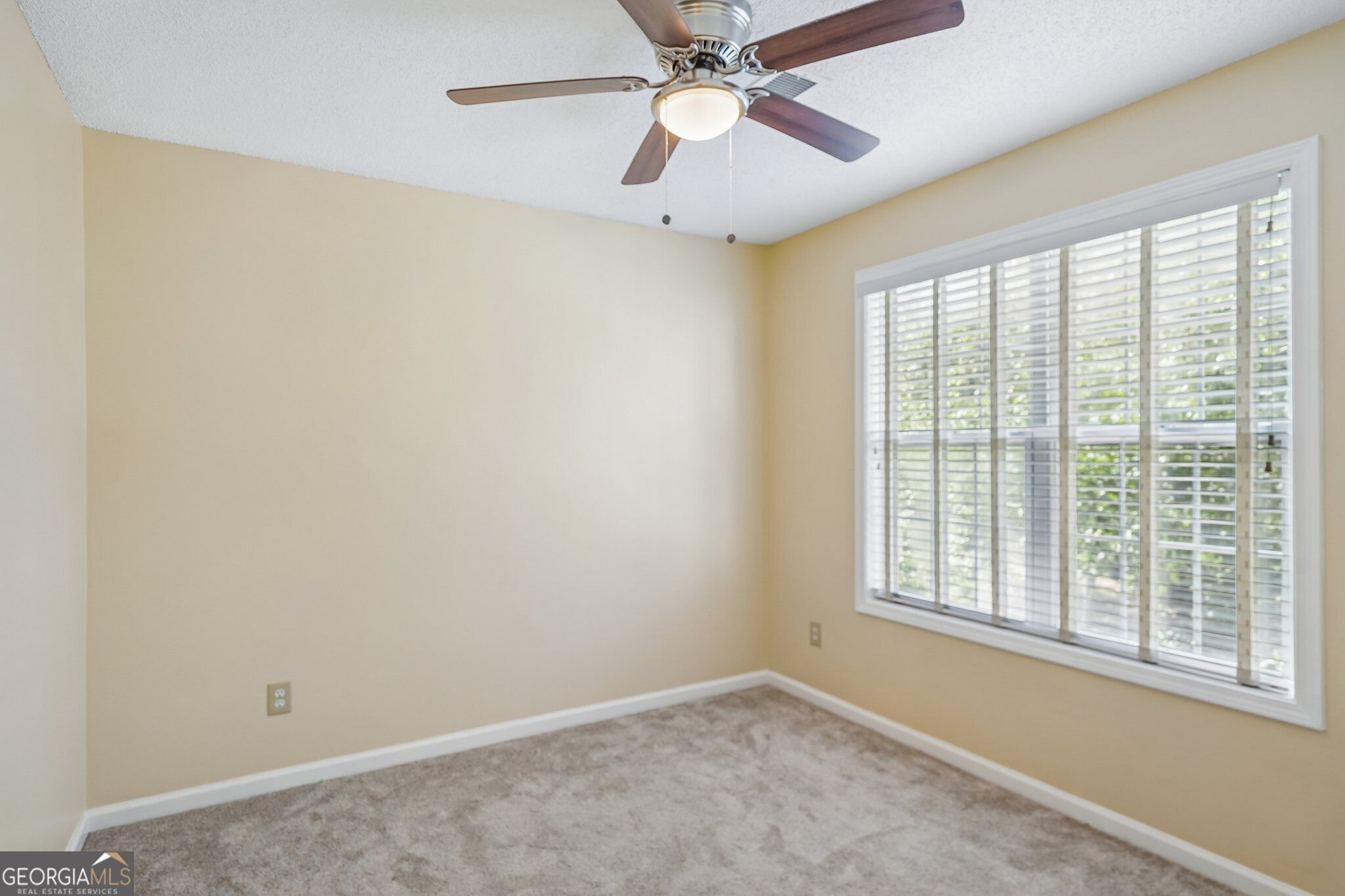 382 Silverthorn Drive Property Photo 32