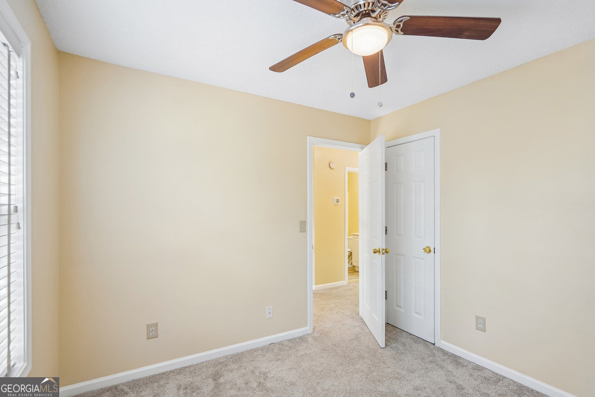 382 Silverthorn Drive Property Photo 33