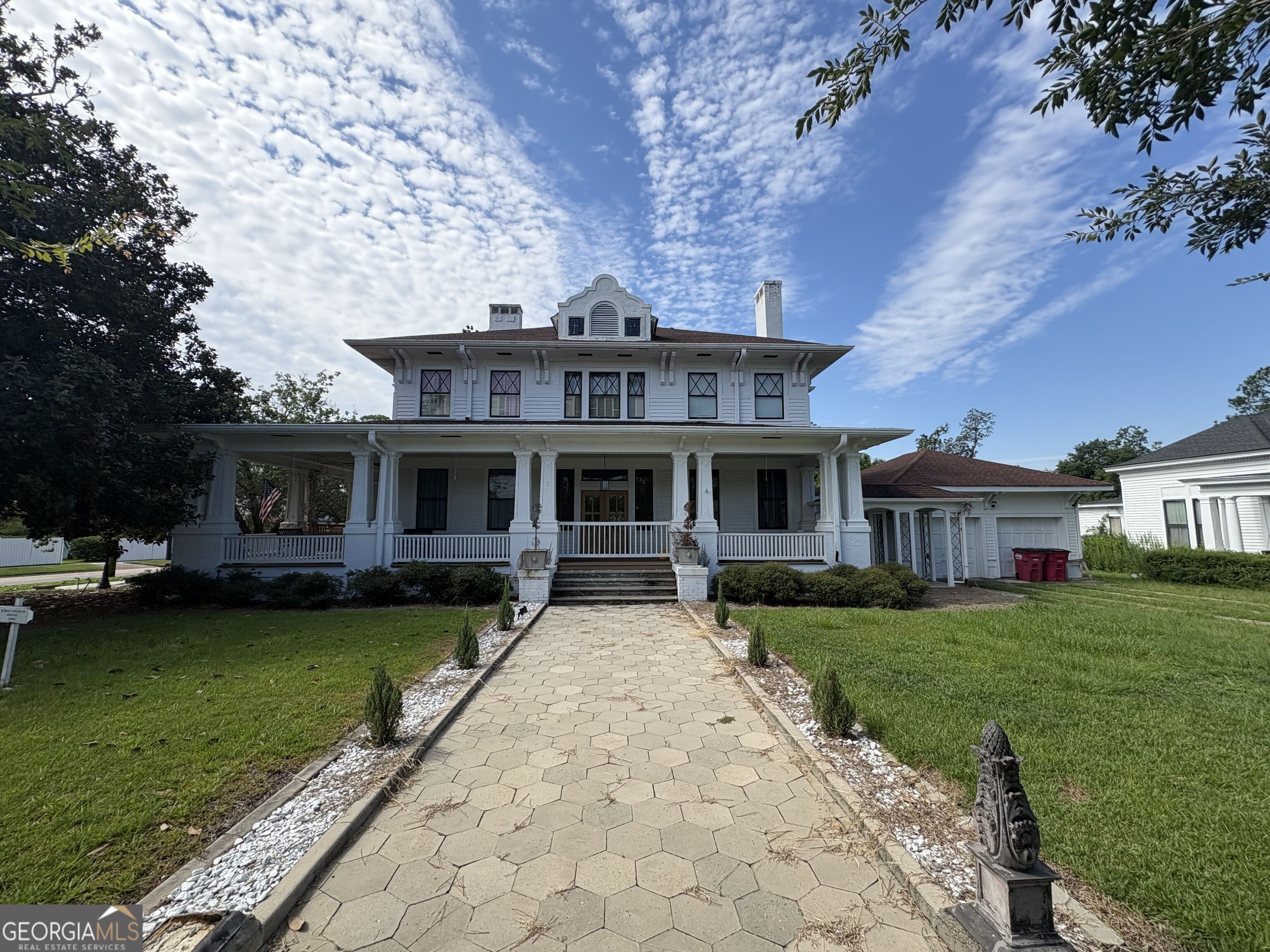53 W Graham Street Property Photo 1