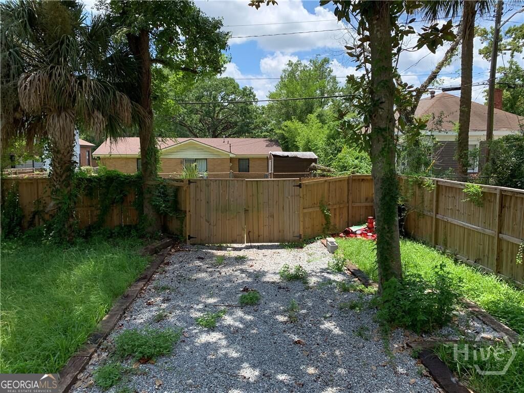 523 W 44th Street Property Photo 15