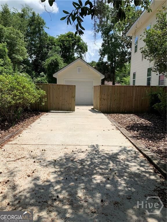 523 W 44th Street Property Photo 21