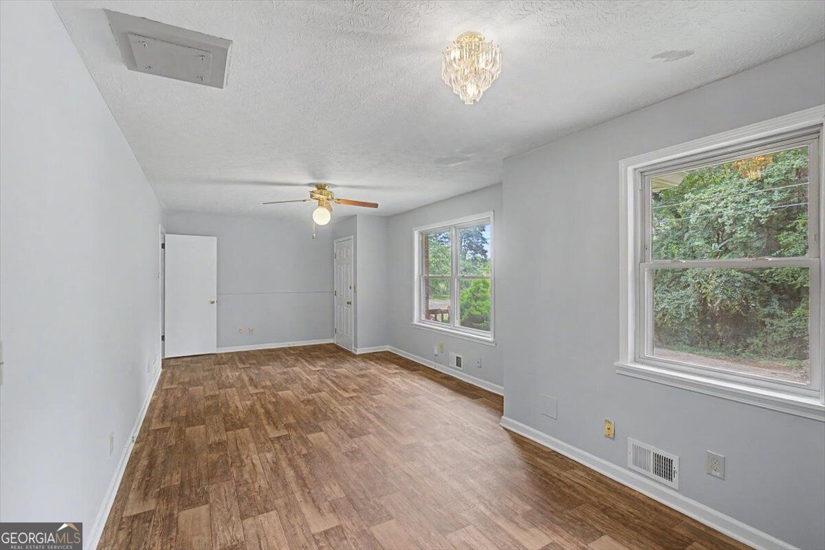 2913 Vogue Drive Property Photo 5