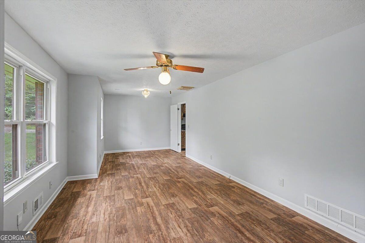 2913 Vogue Drive Property Photo 6