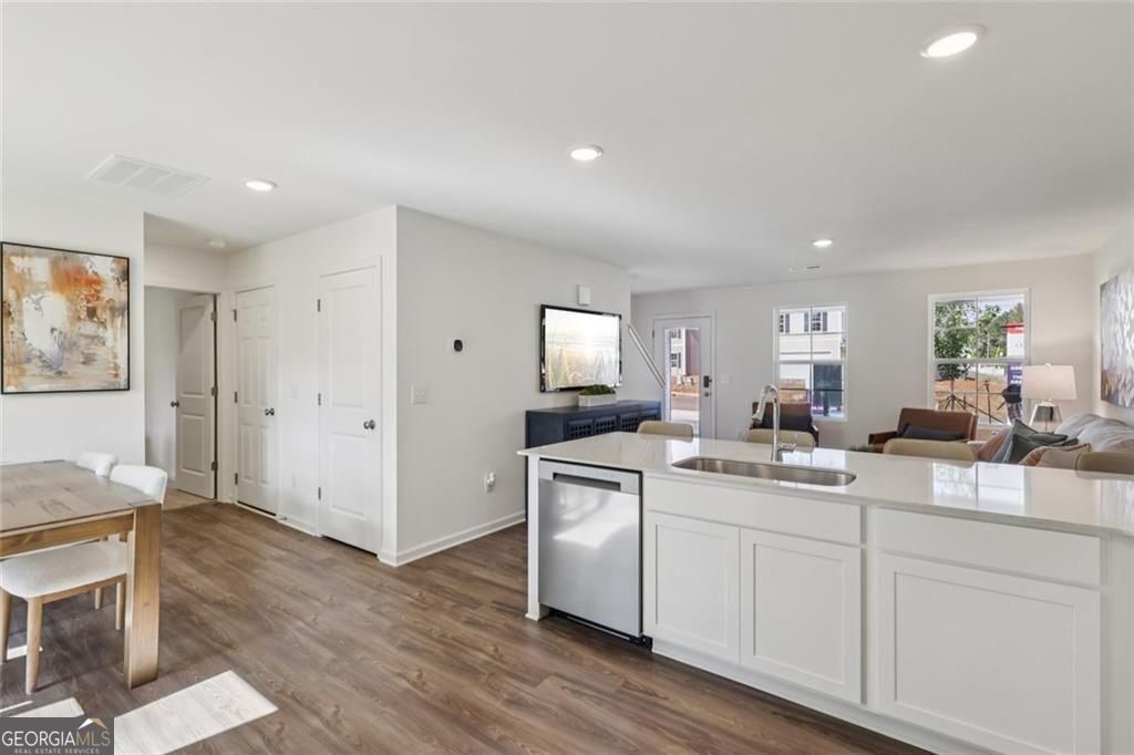 225 Kinsale Drive Property Photo 10