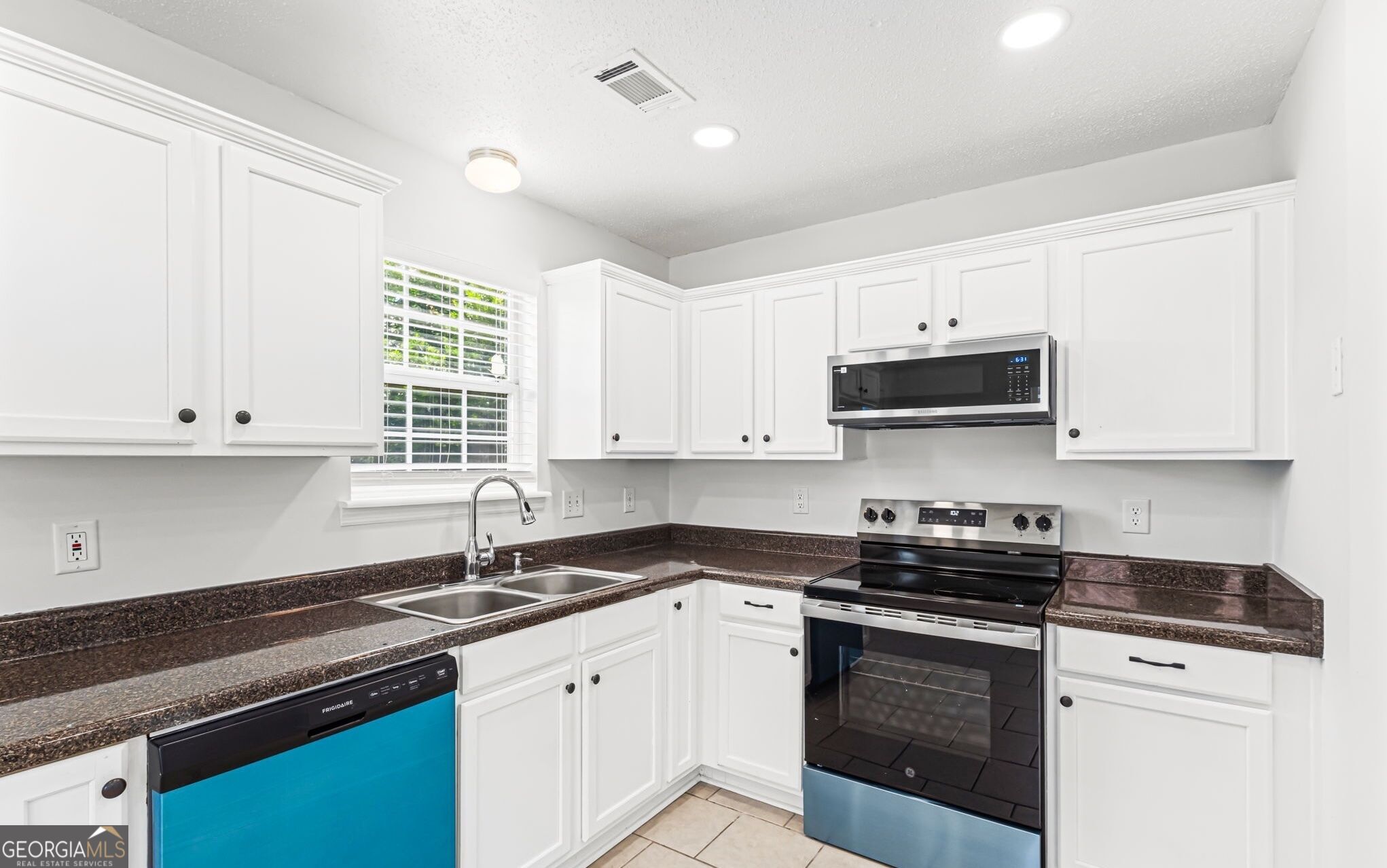 138 Kensington Circle Property Photo 7