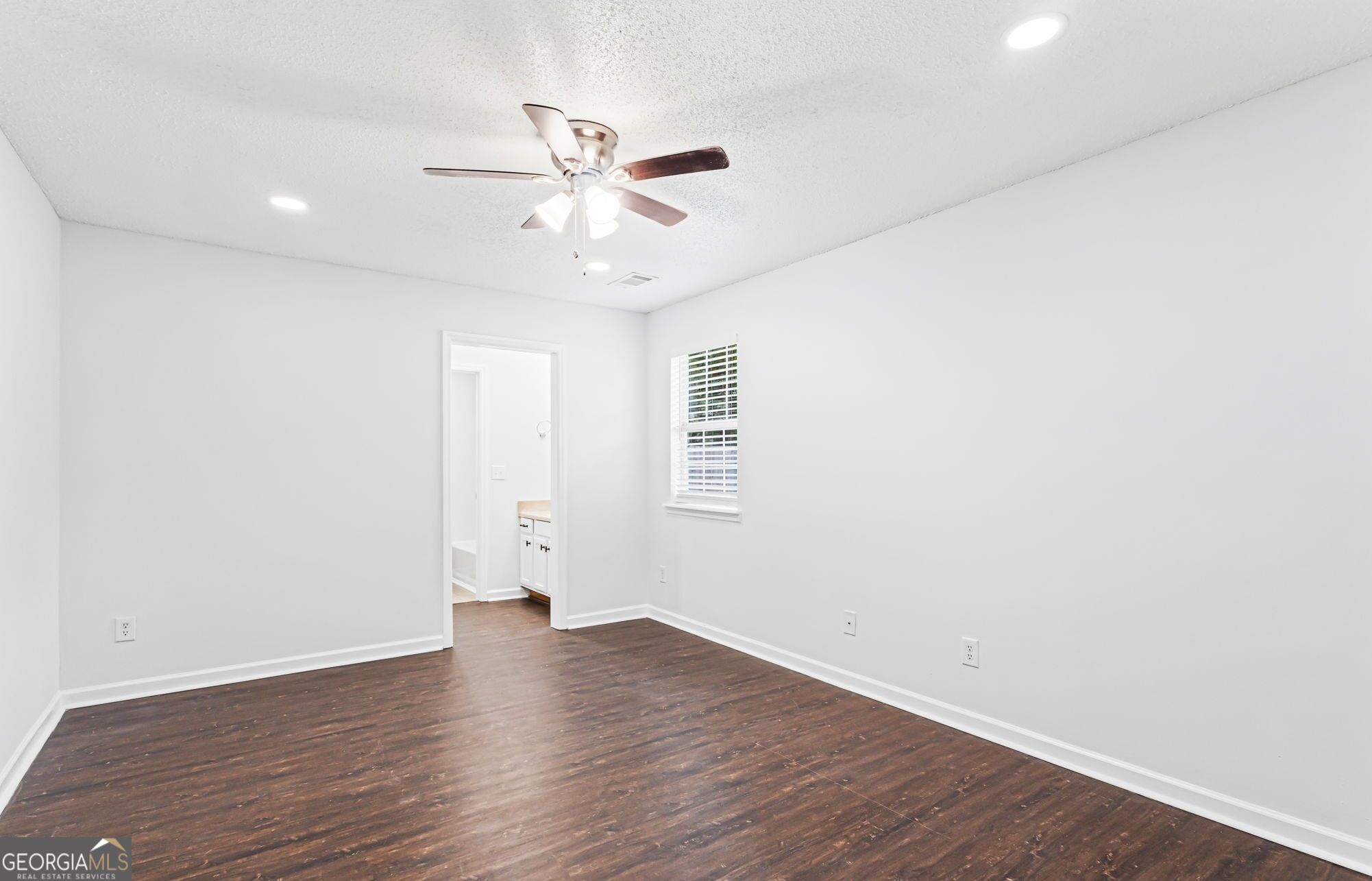 138 Kensington Circle Property Photo 8