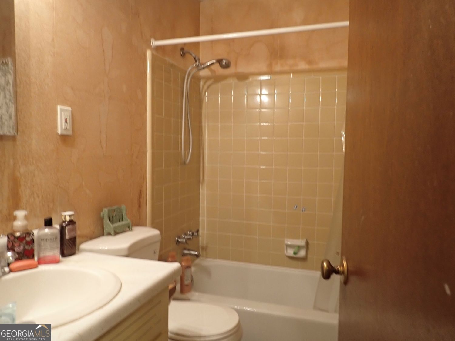 8295 Valley Stream Drive Property Photo 9