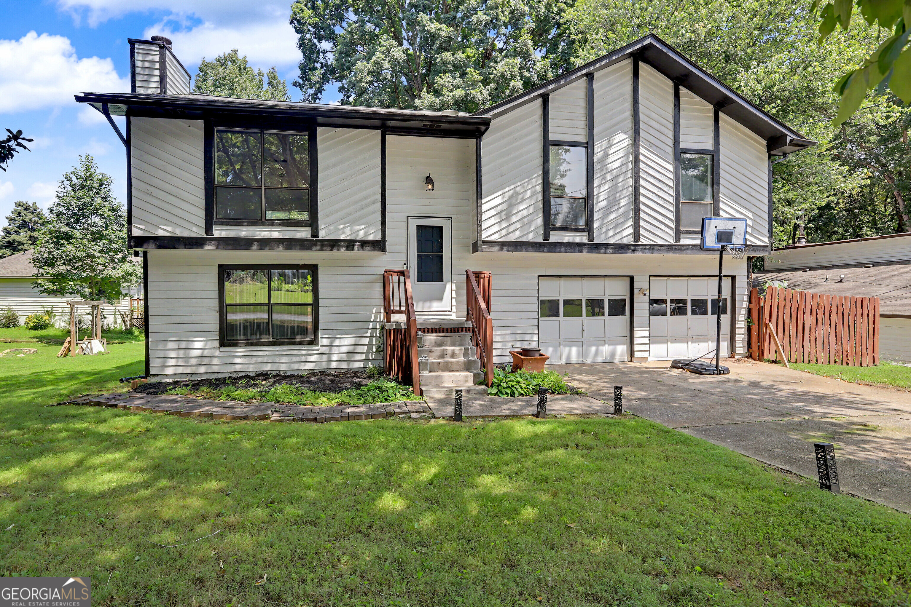 2571 Wildflower Lane Property Photo 1