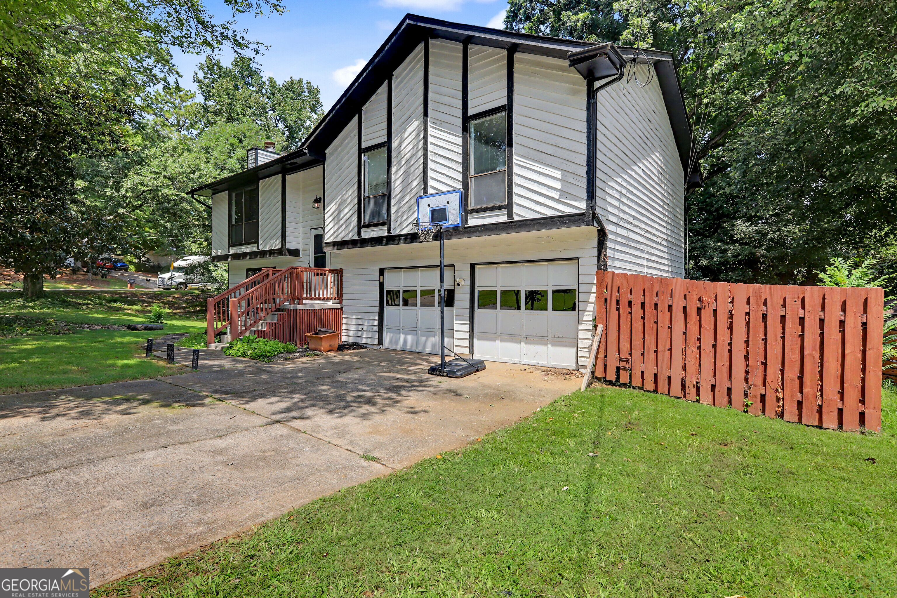 2571 Wildflower Lane Property Photo 2