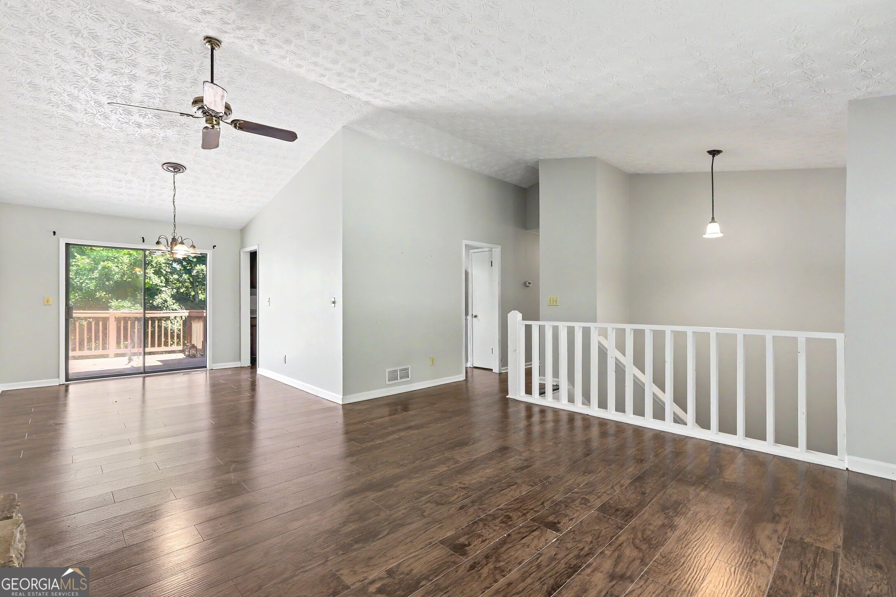 2571 Wildflower Lane Property Photo 5