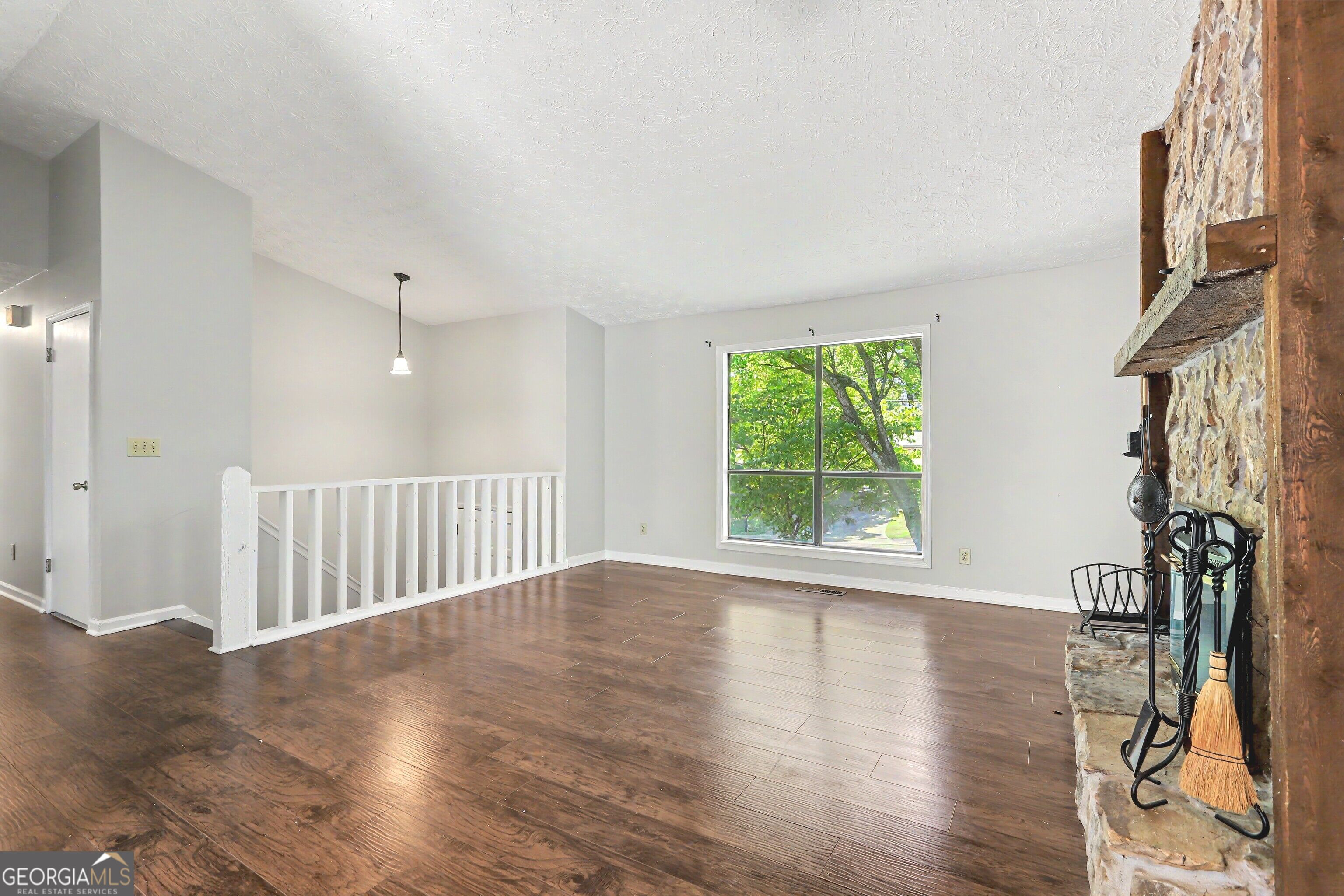 2571 Wildflower Lane Property Photo 6