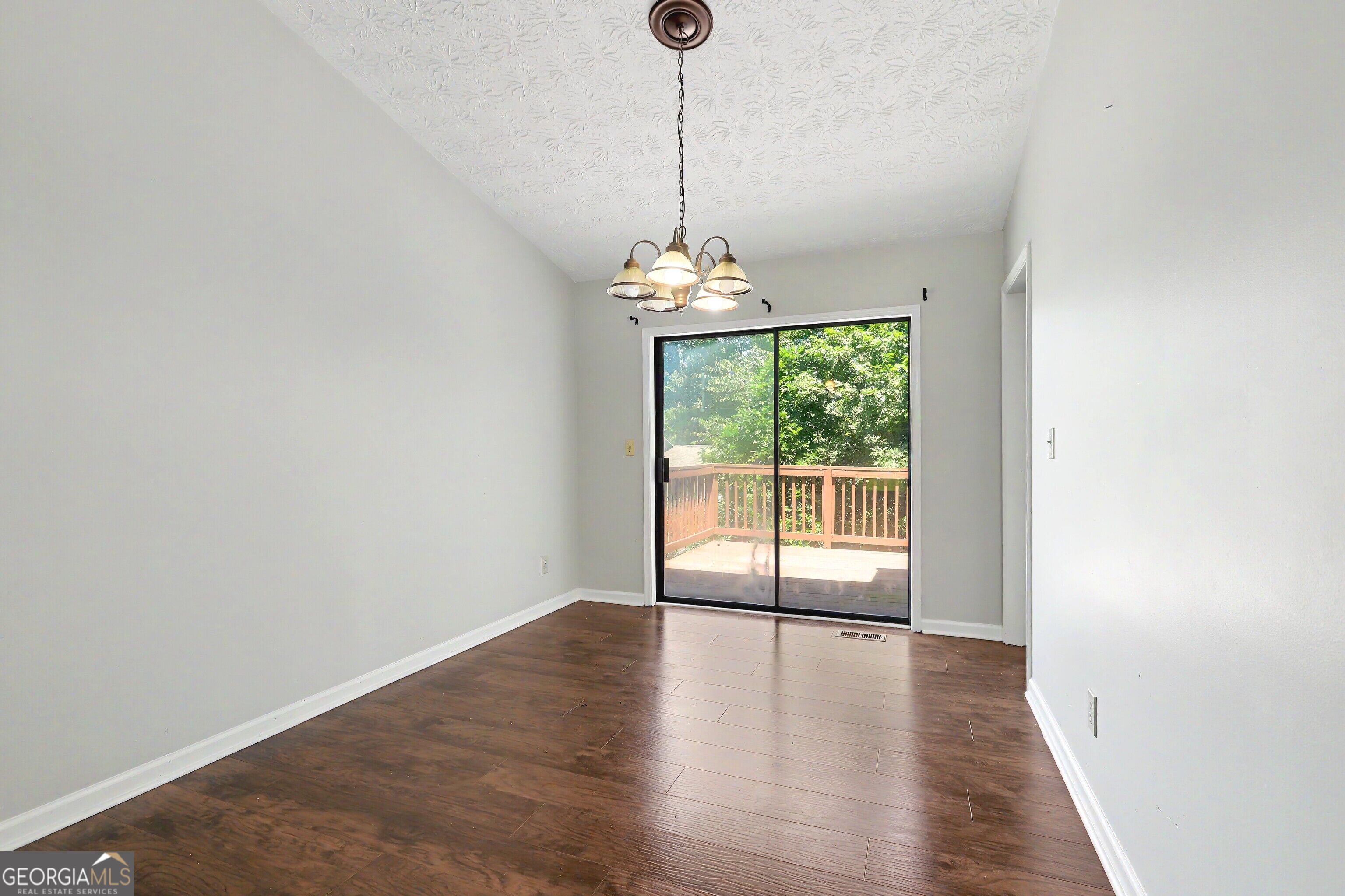 2571 Wildflower Lane Property Photo 7