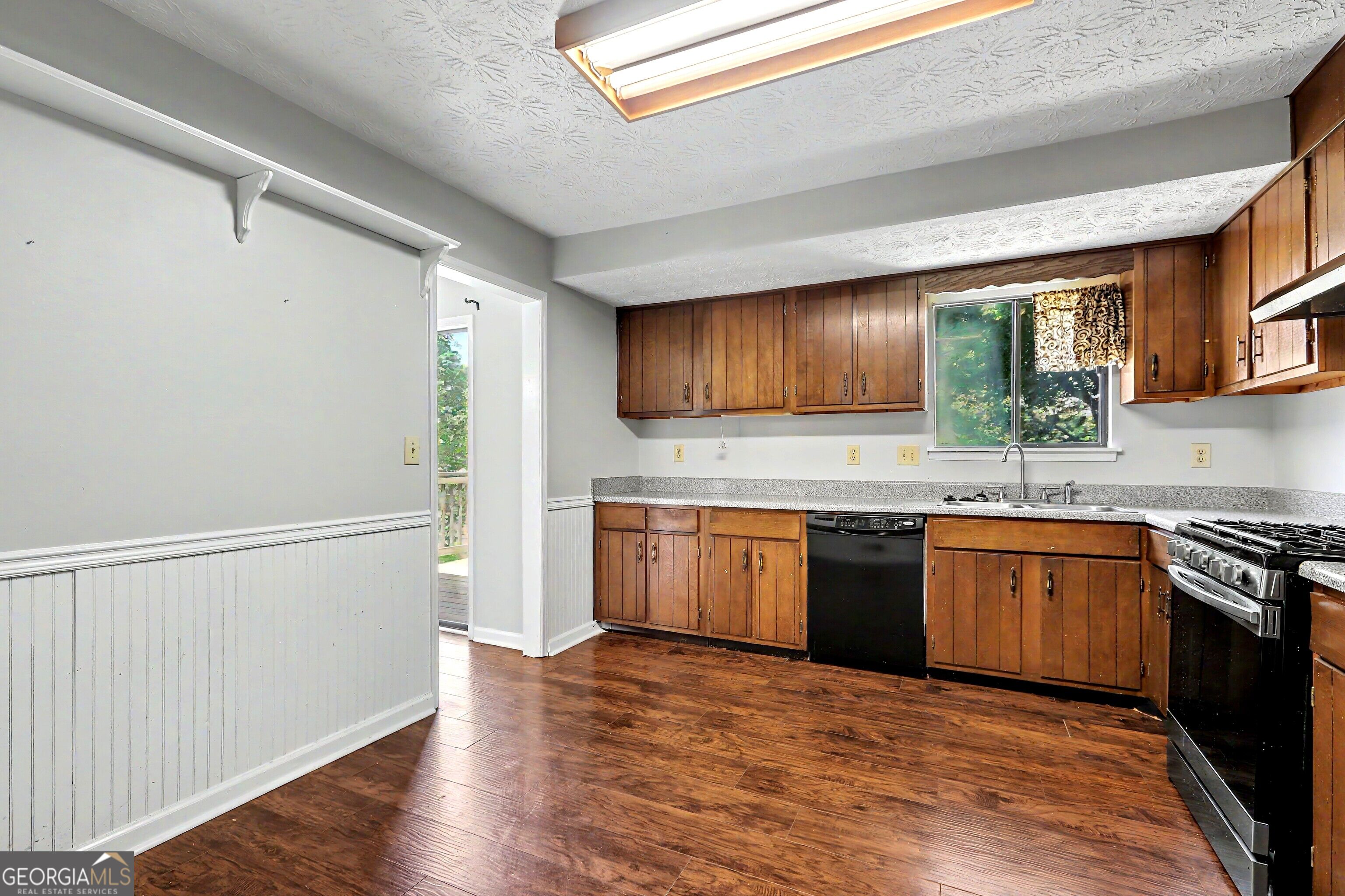 2571 Wildflower Lane Property Photo 9