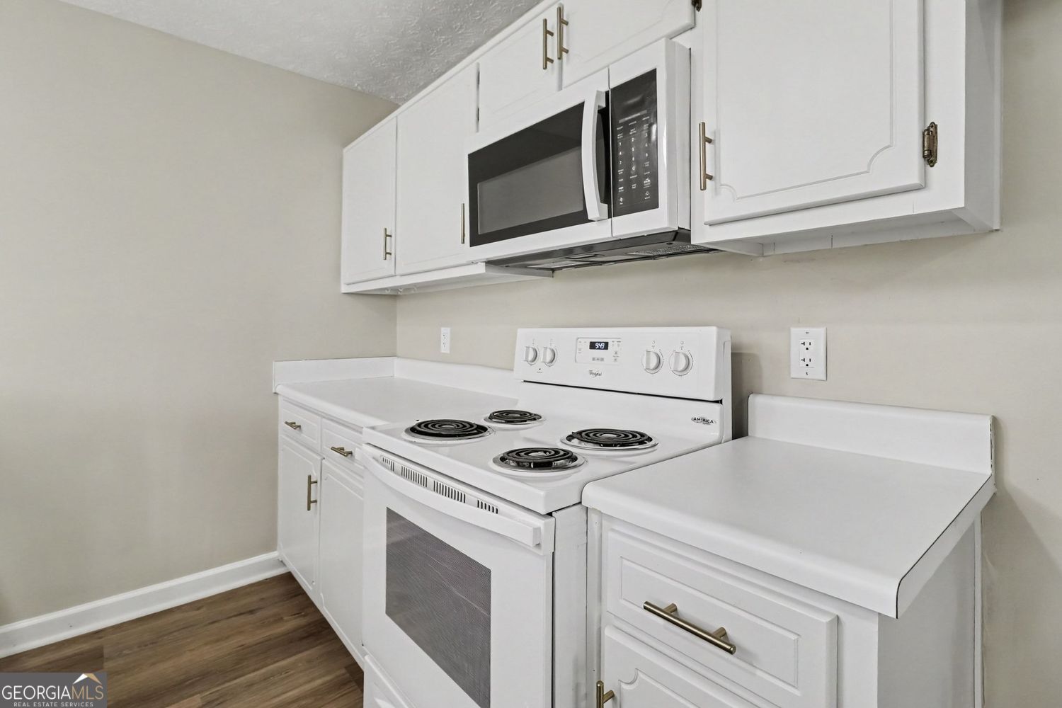 37 Greentree Drive Property Photo 13