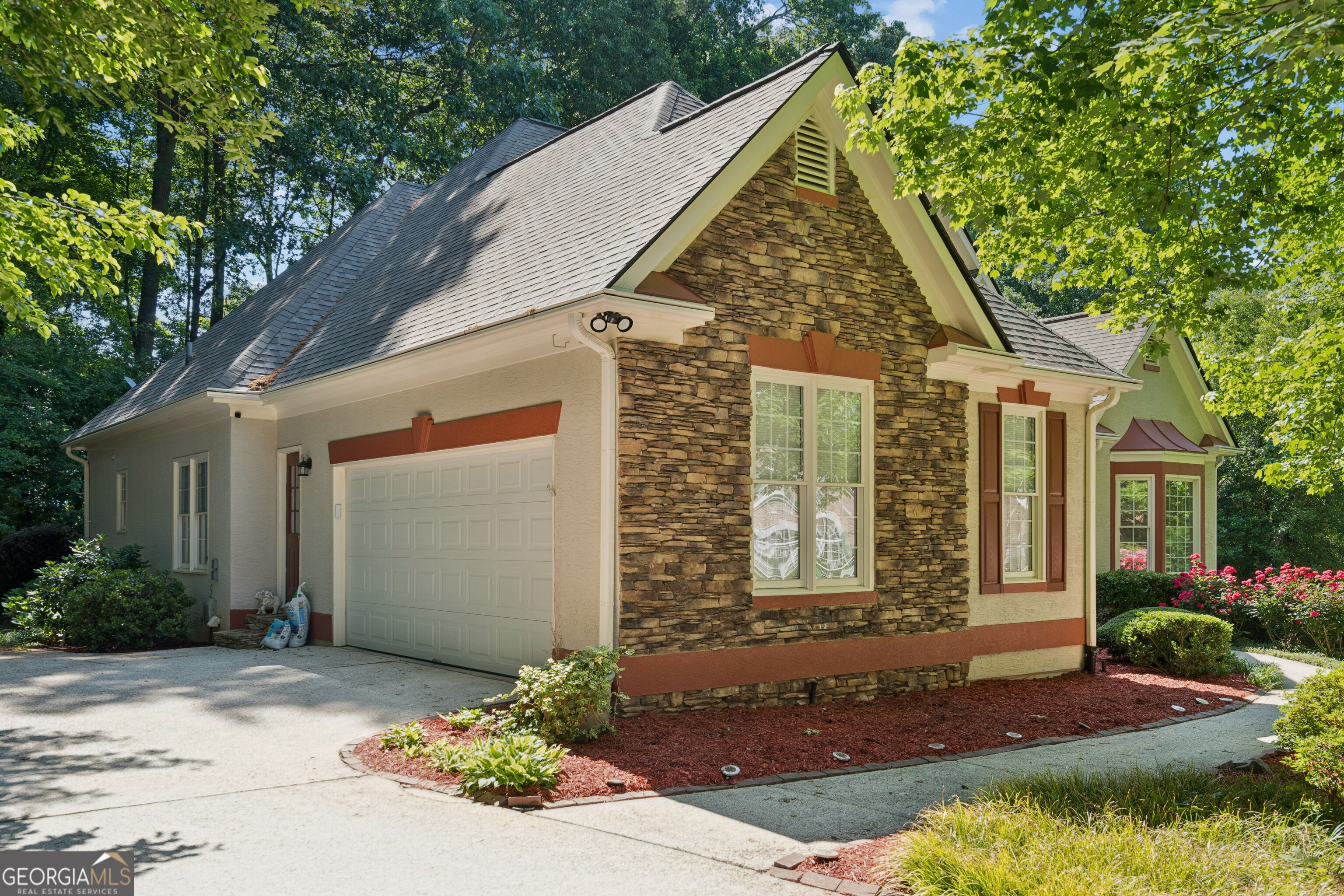 1611 Flowering Dogwood Drive Property Photo 2