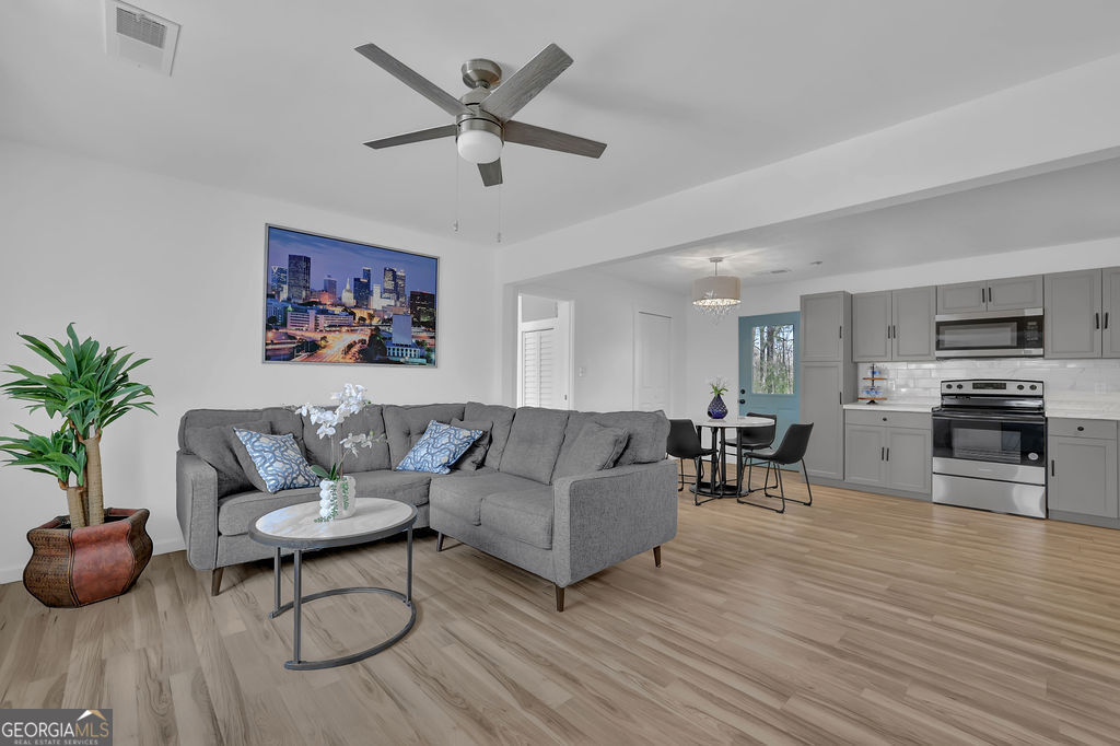 2030 Euclid Street Property Photo 16