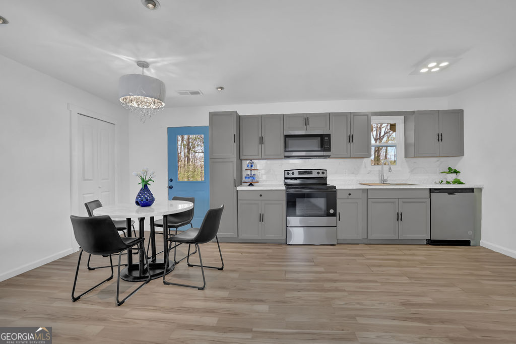 2030 Euclid Street Property Photo 22