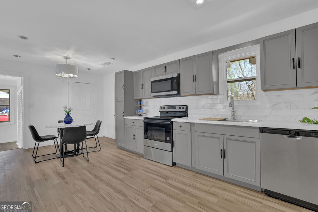 2030 Euclid Street Property Photo 23