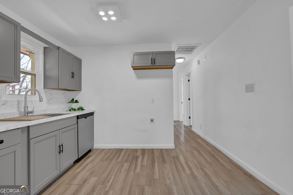 2030 Euclid Street Property Photo 24