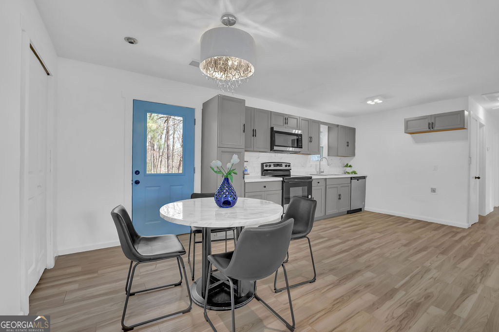 2030 Euclid Street Property Photo 25