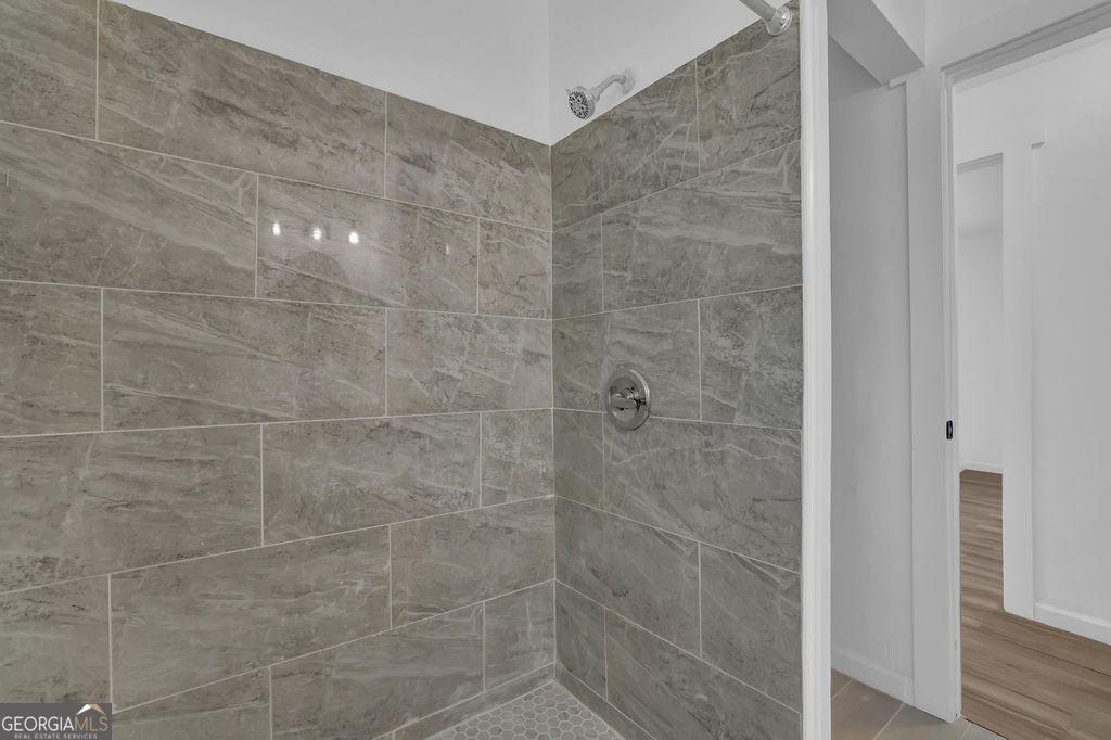 2030 Euclid Street Property Photo 27