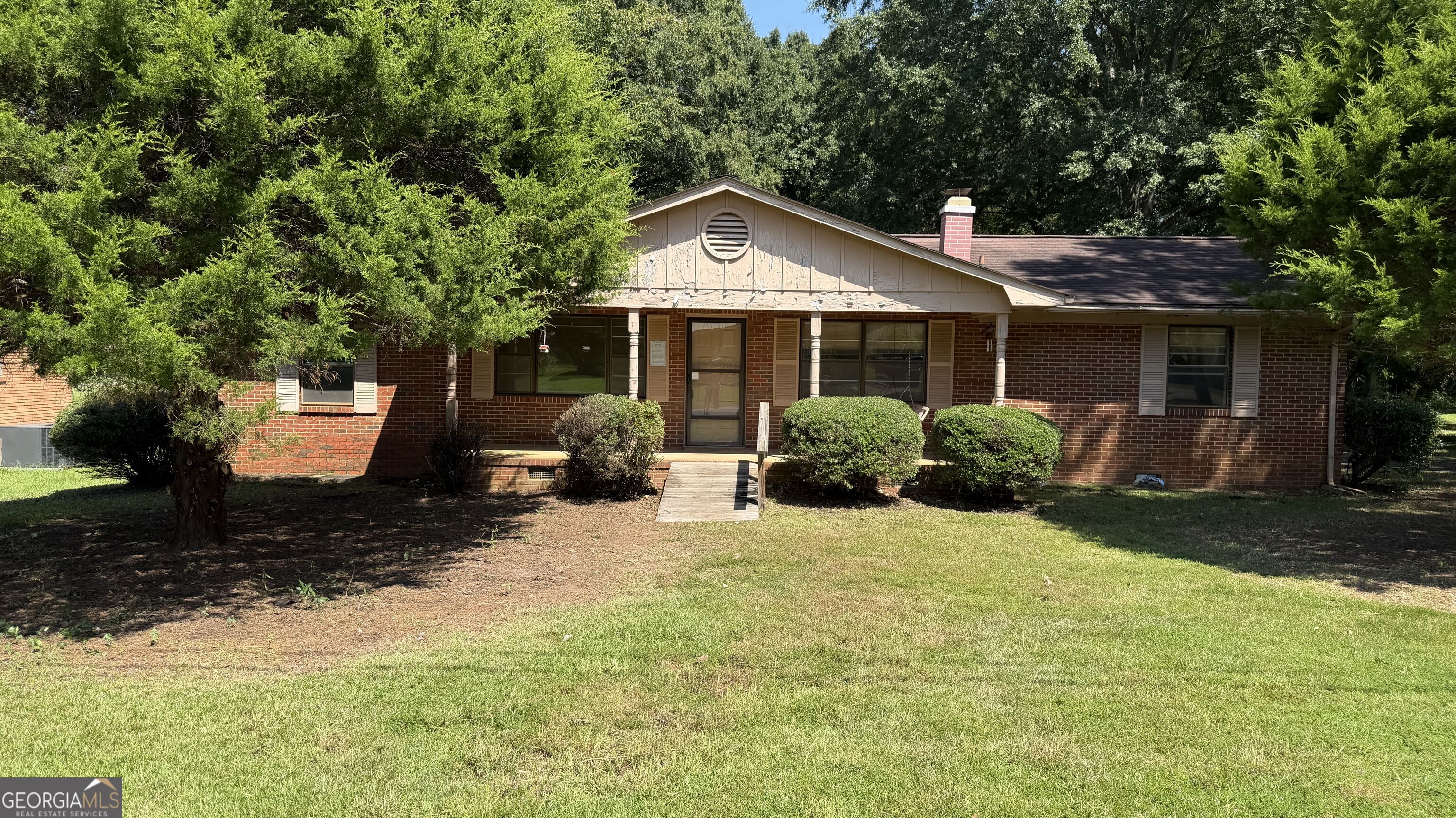 1305 Meadowood Lane Property Photo 1