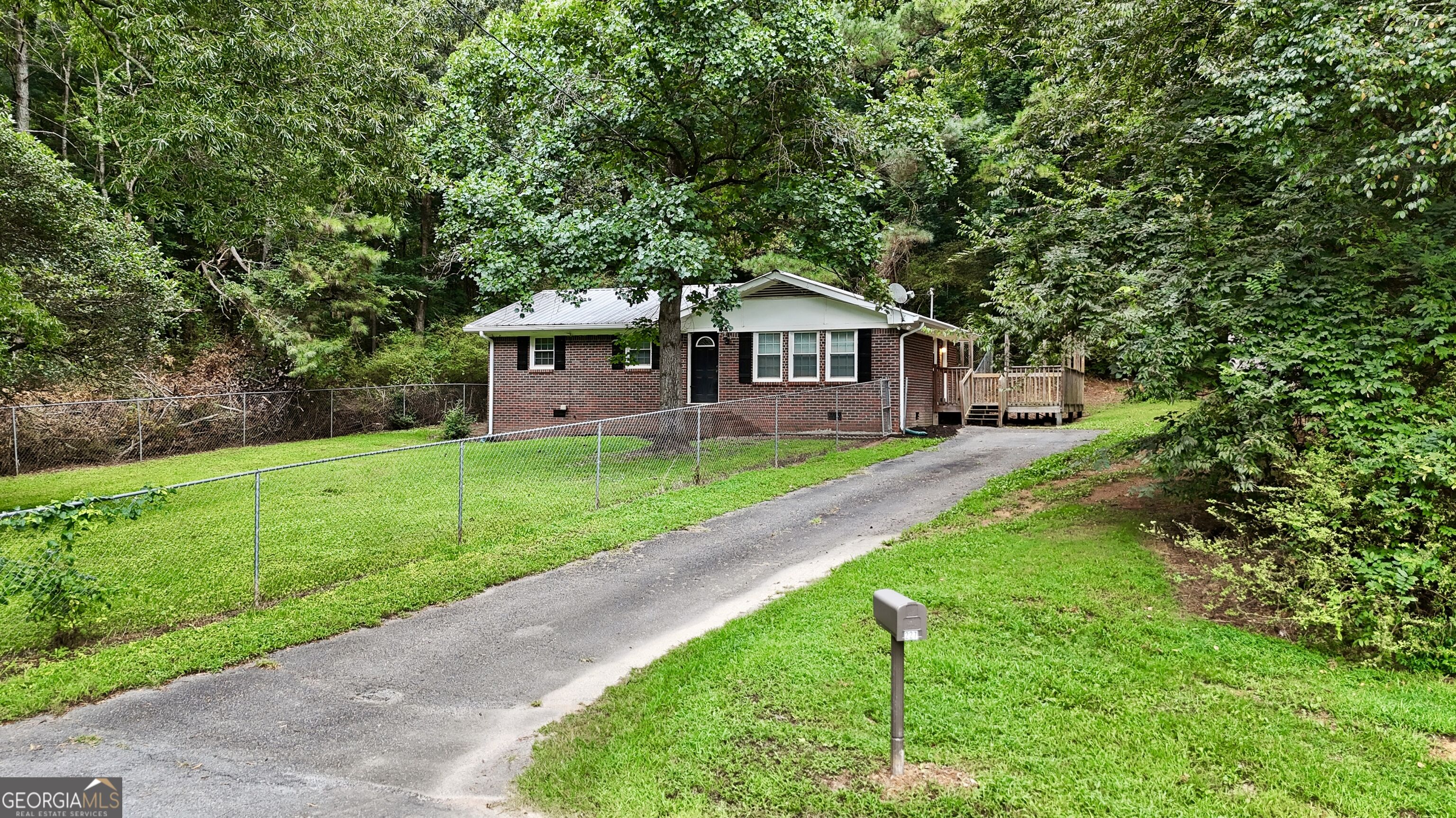 227 Cantrell Drive Sw Property Photo 3